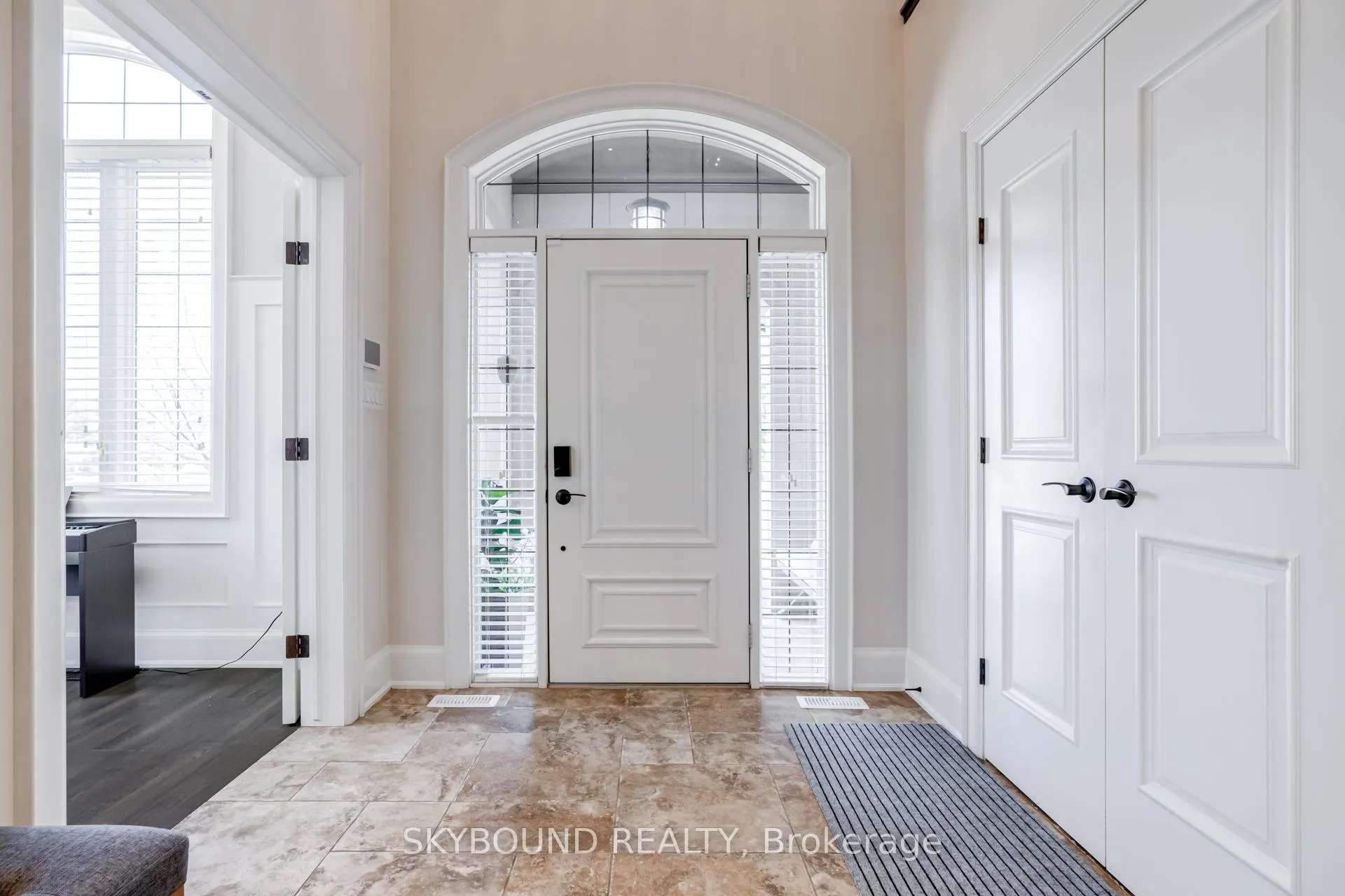 Photo 6 of 101 Seabreeze Crescent, Hamilton, Stoney Creek — HOMEH