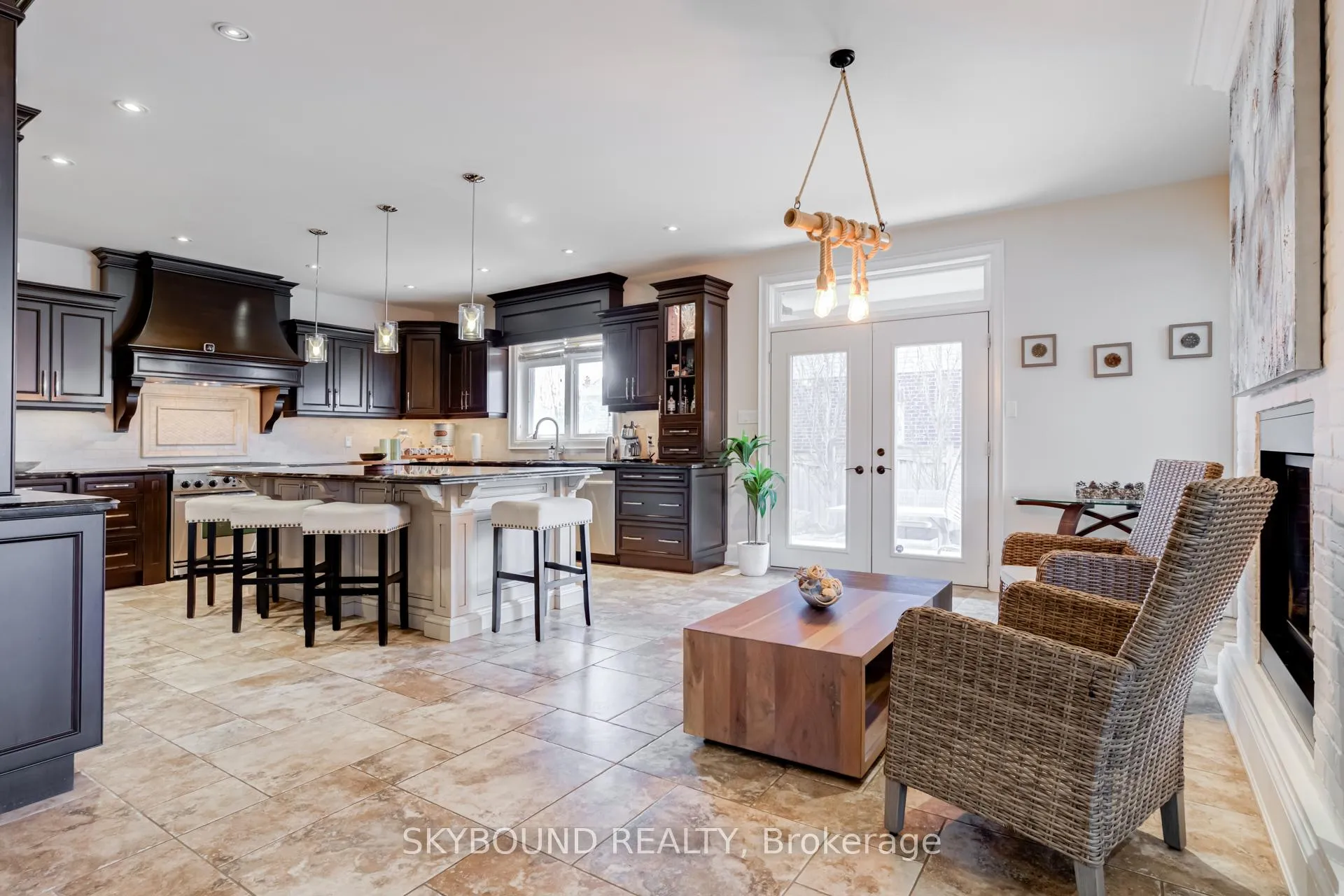Photo 14 of 101 Seabreeze Crescent, Hamilton, Stoney Creek — HOMEH