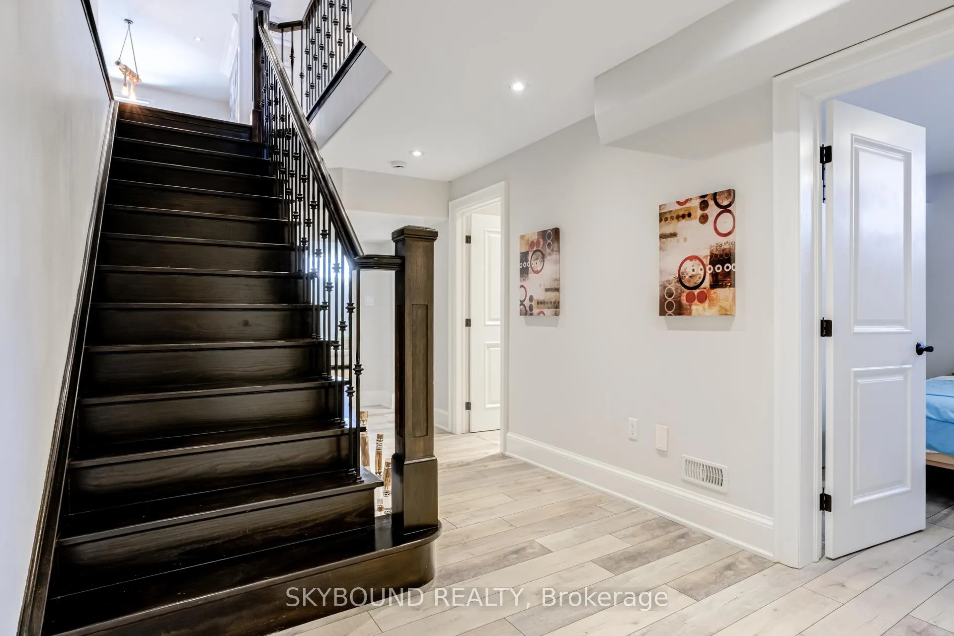 Photo 36 of 101 Seabreeze Crescent, Hamilton, Stoney Creek — HOMEH