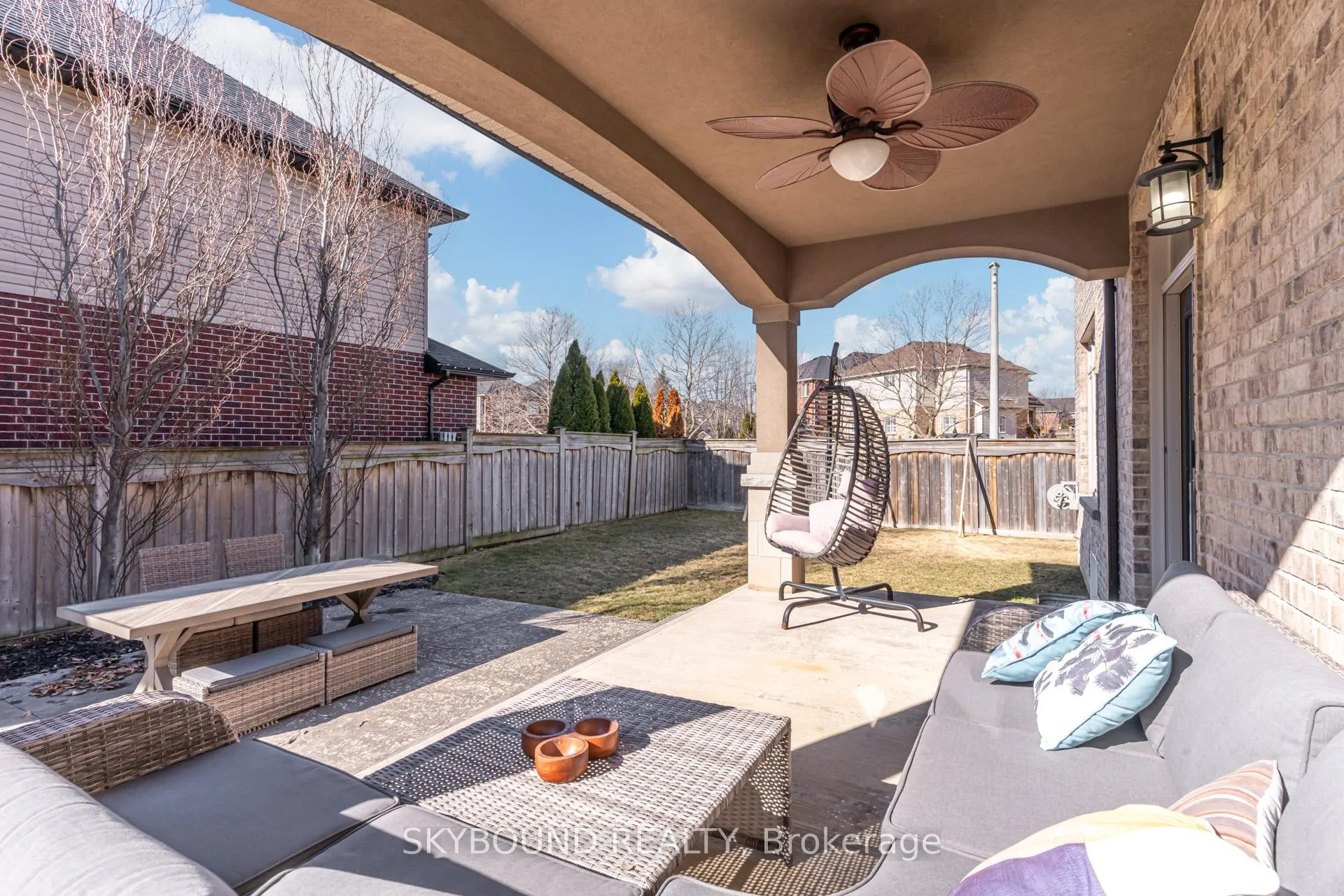 Photo 47 of 101 Seabreeze Crescent, Hamilton, Stoney Creek — HOMEH