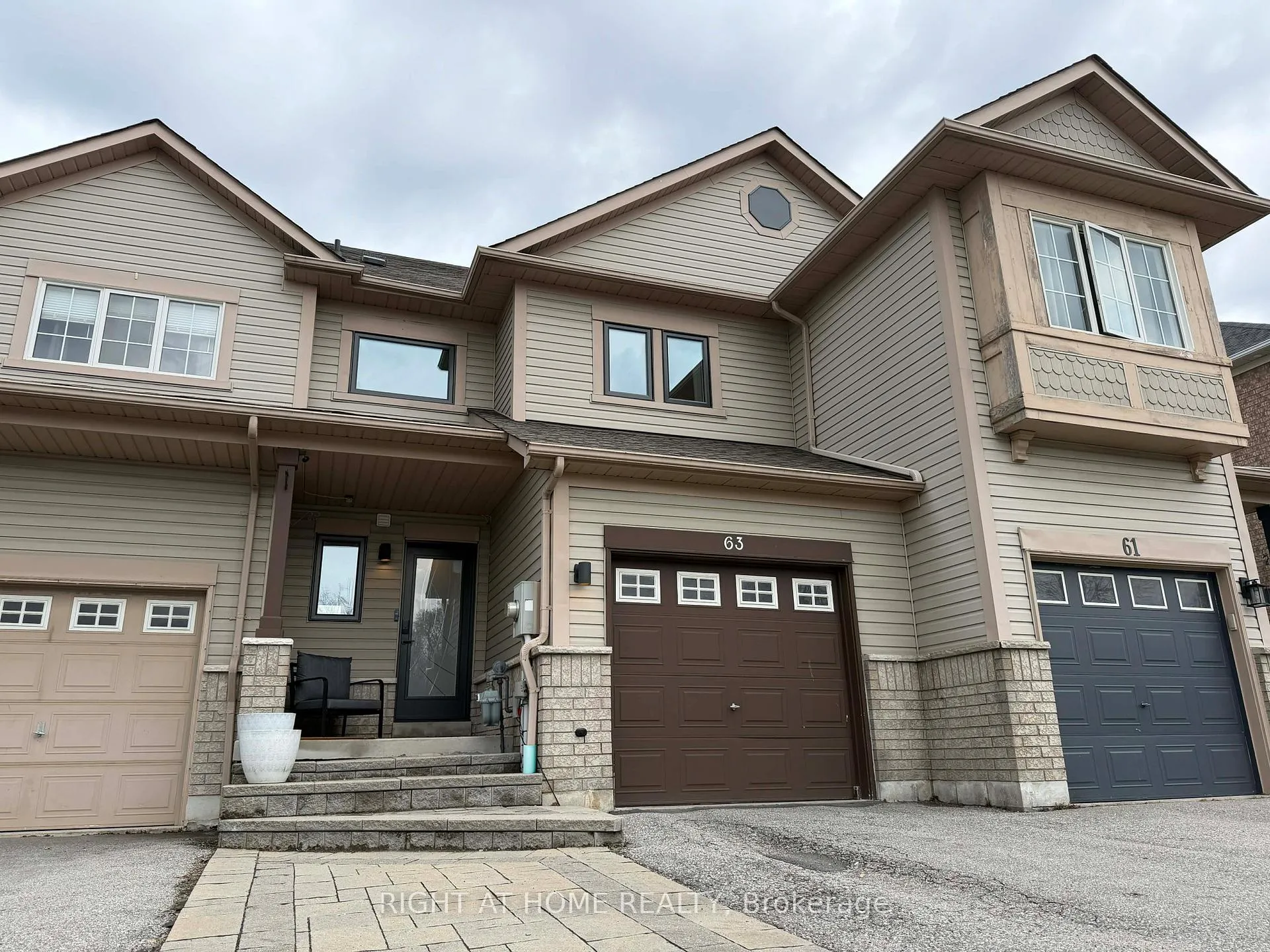 Photo 1 of 63 Candlebrook Drive S, Whitby, Pringle Creek — HOMEH