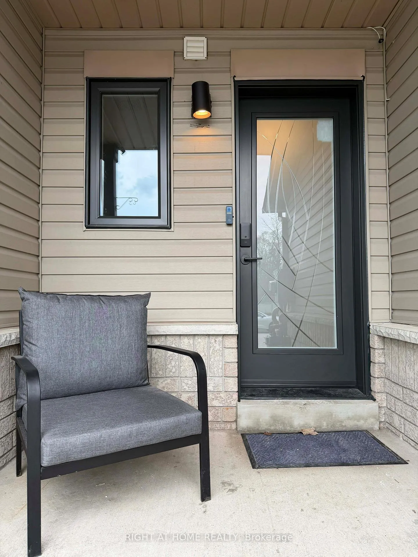 Photo 2 of 63 Candlebrook Drive S, Whitby, Pringle Creek — HOMEH