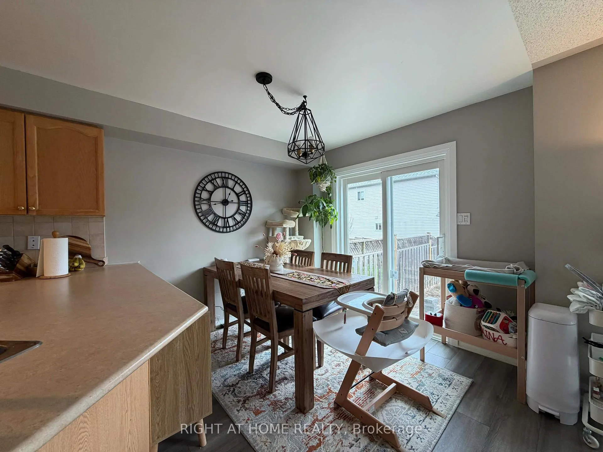 Photo 6 of 63 Candlebrook Drive S, Whitby, Pringle Creek — HOMEH