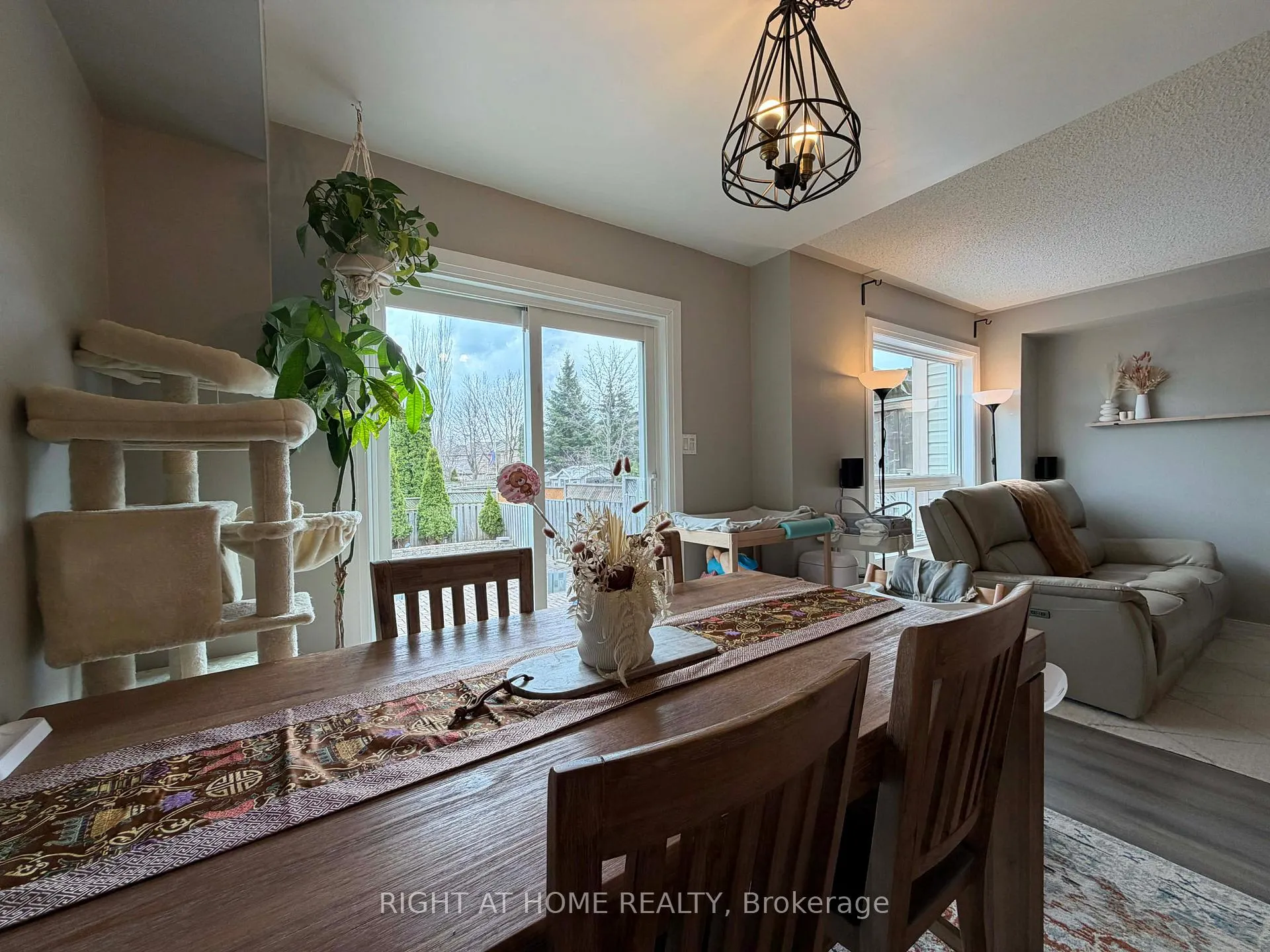 Photo 7 of 63 Candlebrook Drive S, Whitby, Pringle Creek — HOMEH