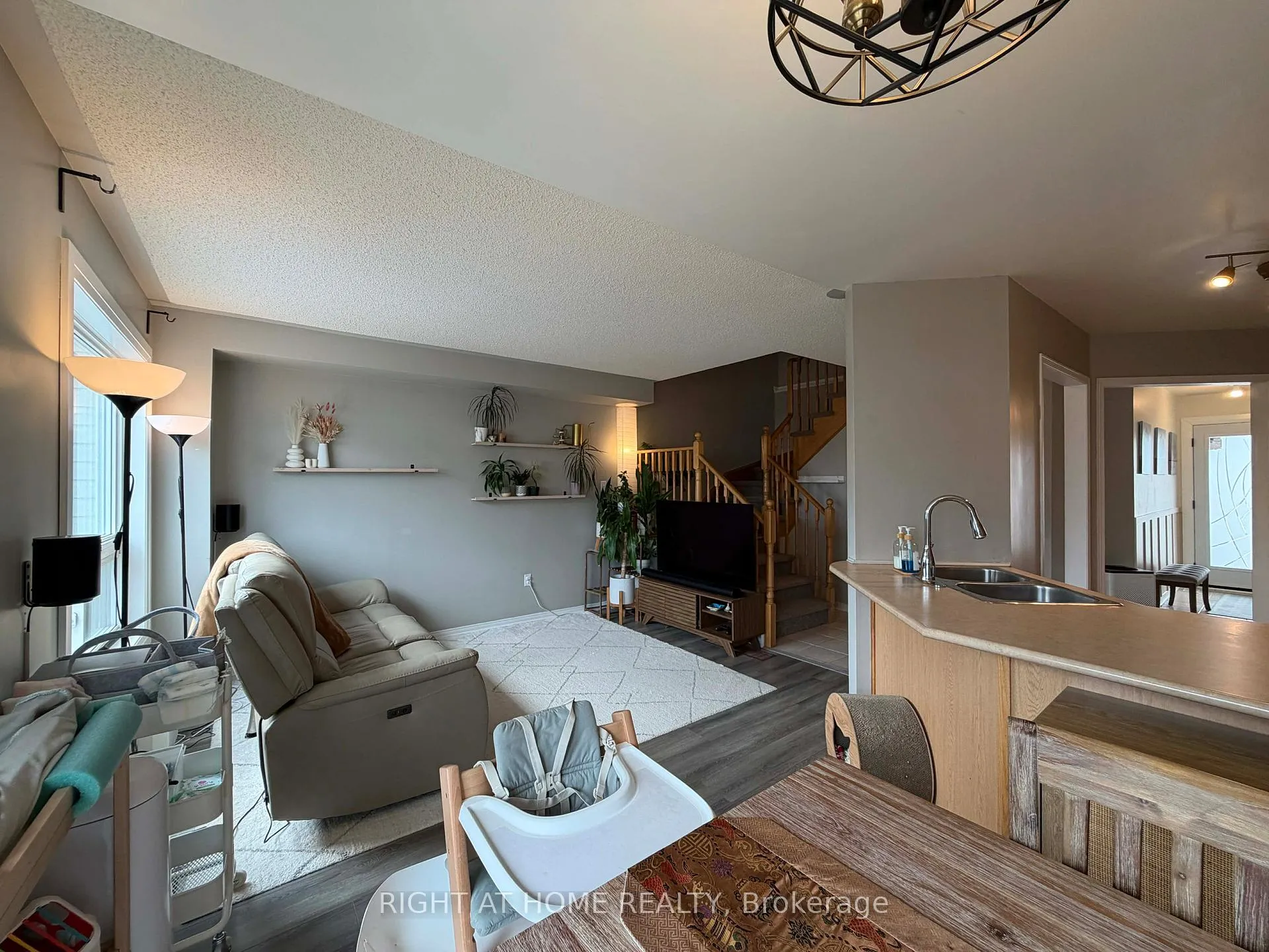 Photo 8 of 63 Candlebrook Drive S, Whitby, Pringle Creek — HOMEH