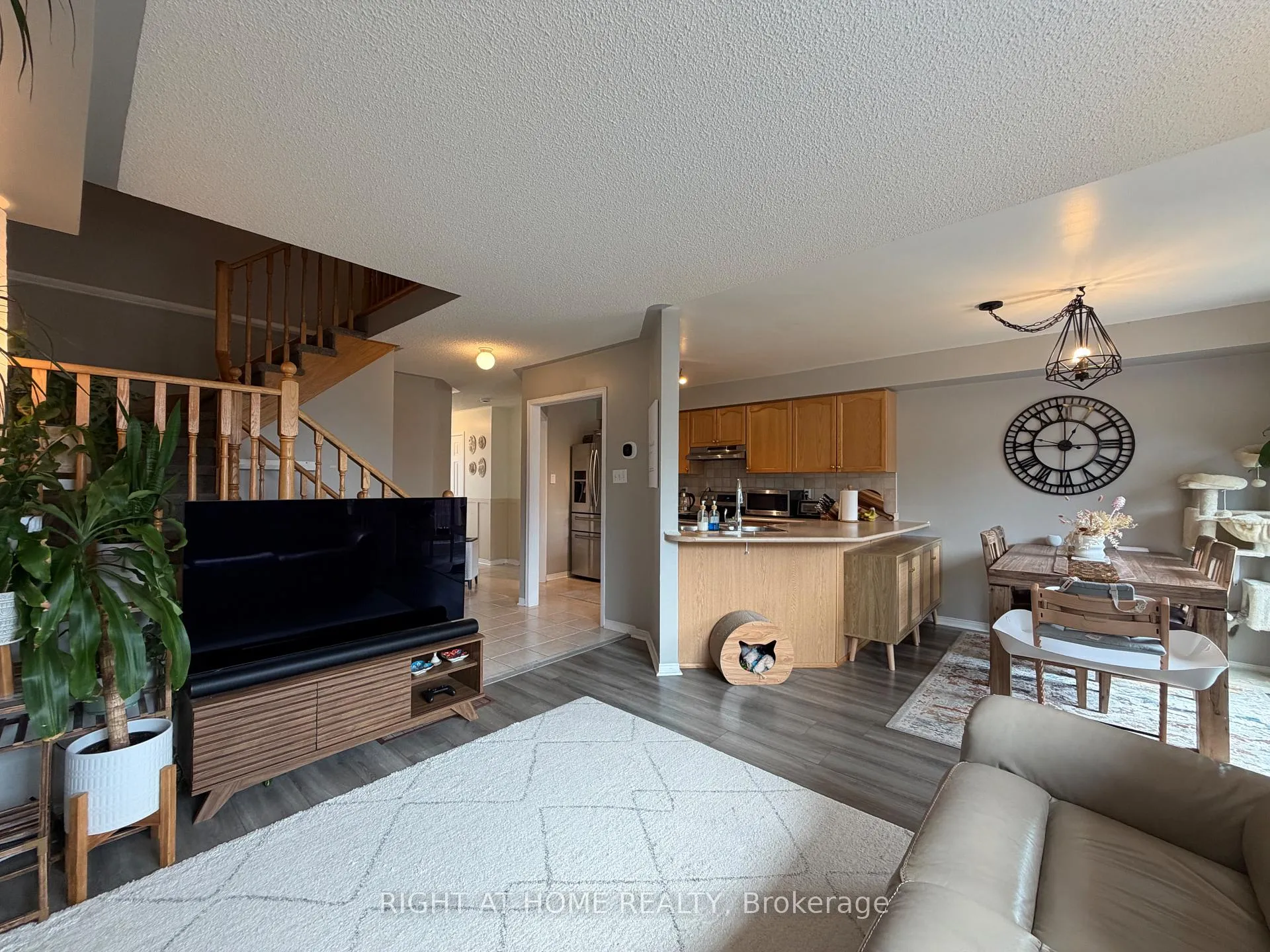 Photo 9 of 63 Candlebrook Drive S, Whitby, Pringle Creek — HOMEH