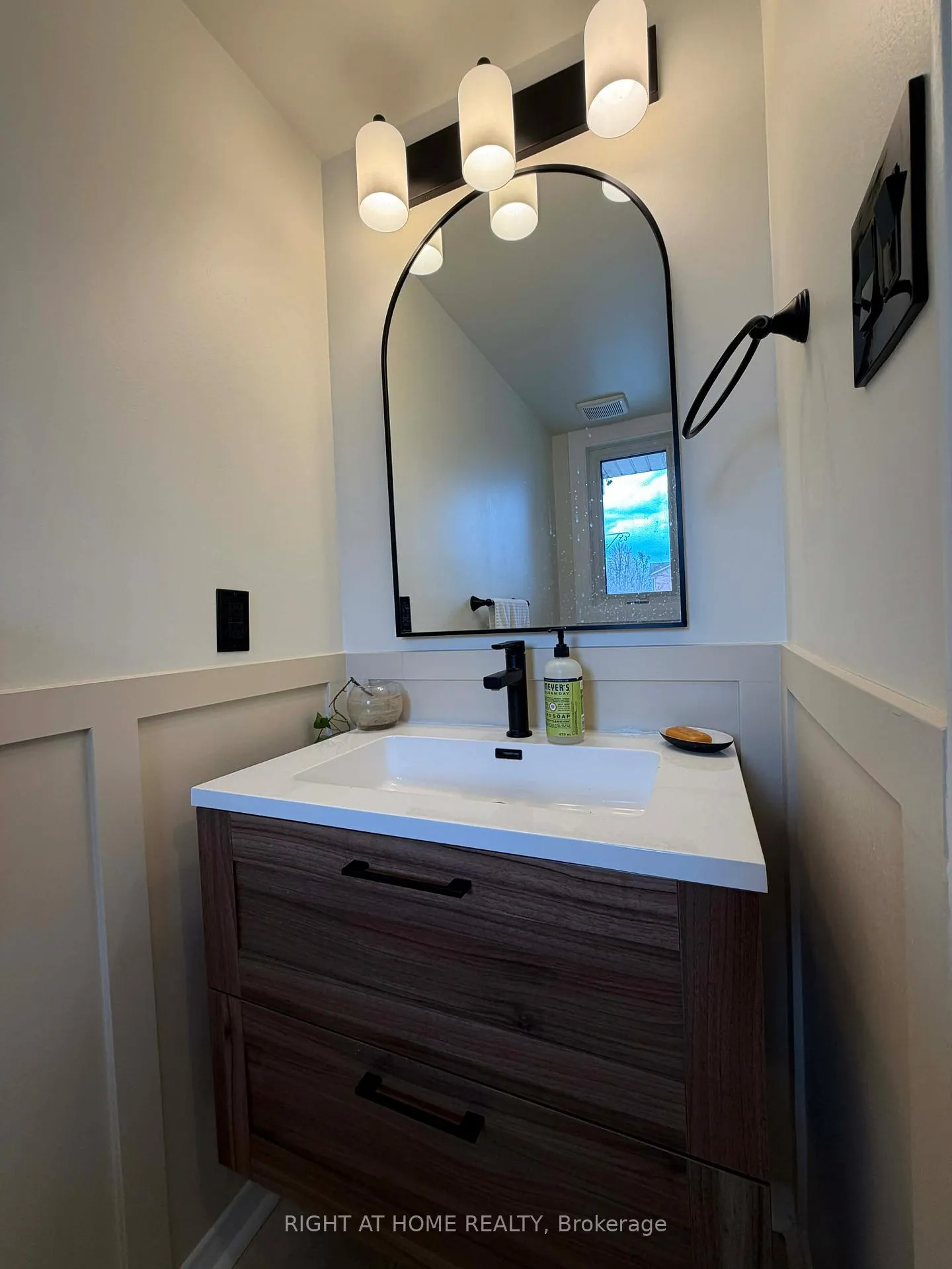 Photo 10 of 63 Candlebrook Drive S, Whitby, Pringle Creek — HOMEH
