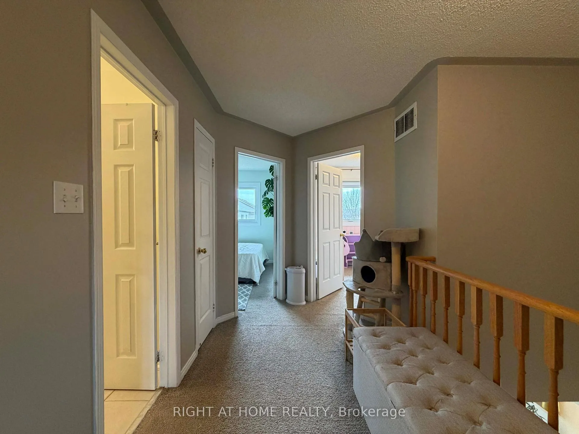 Photo 14 of 63 Candlebrook Drive S, Whitby, Pringle Creek — HOMEH