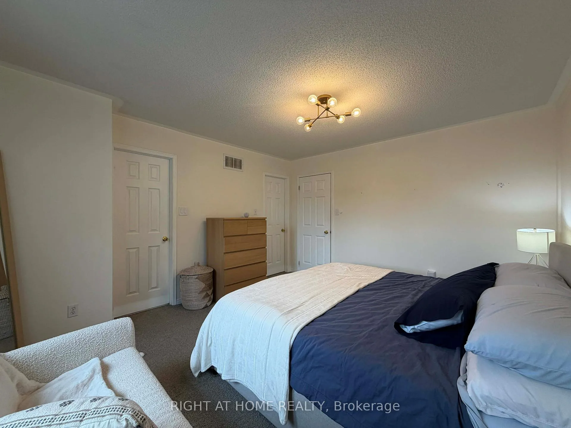 Photo 18 of 63 Candlebrook Drive S, Whitby, Pringle Creek — HOMEH