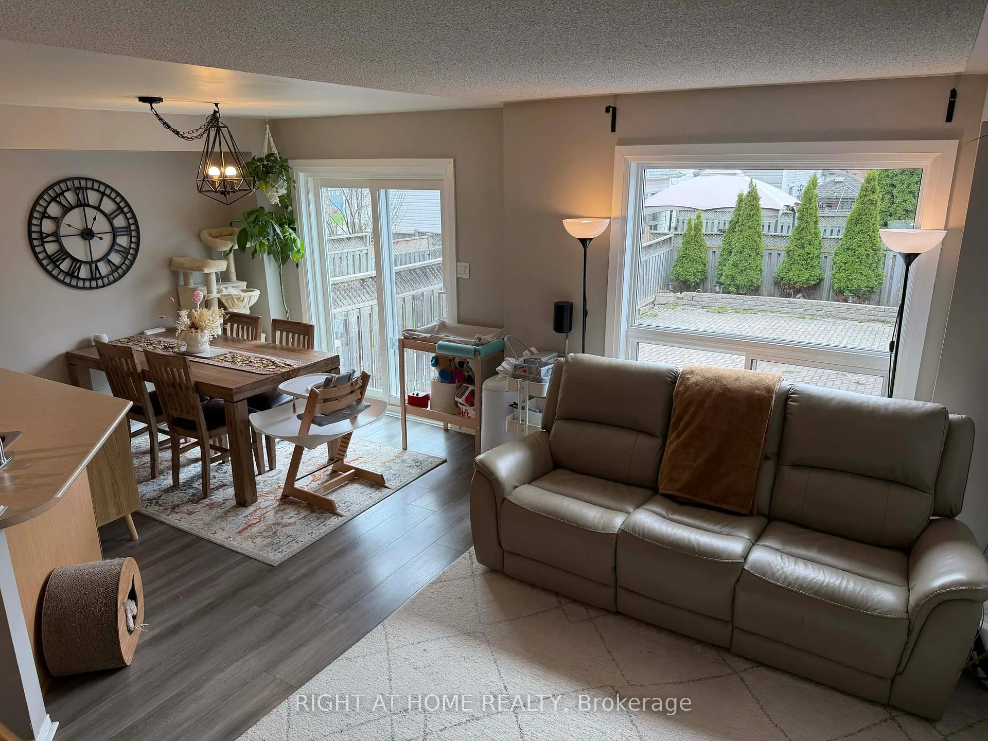 Photo 27 of 63 Candlebrook Drive S, Whitby, Pringle Creek — HOMEH
