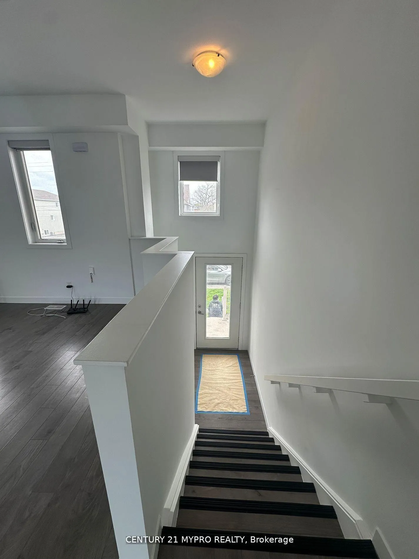 Photo 2 of 27 Denistoun Street, Welland, Broadway — HOMEH