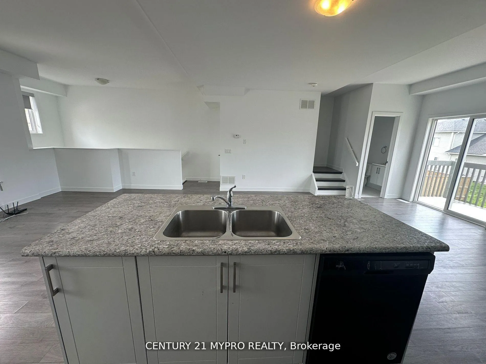 Photo 7 of 27 Denistoun Street, Welland, Broadway — HOMEH