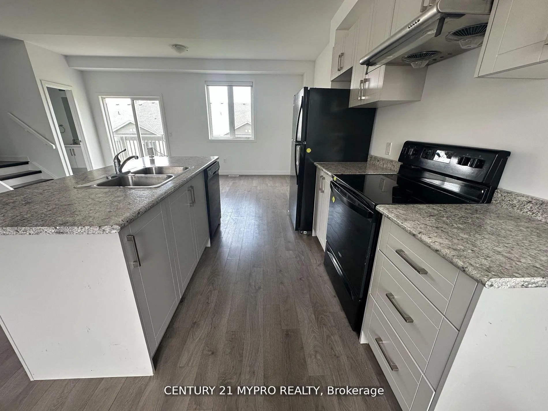 Photo 8 of 27 Denistoun Street, Welland, Broadway — HOMEH