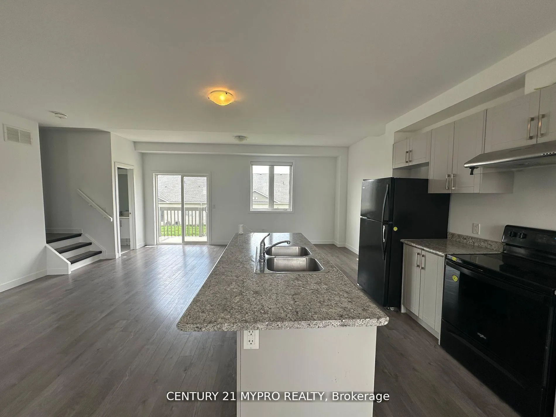 Photo 12 of 27 Denistoun Street, Welland, Broadway — HOMEH