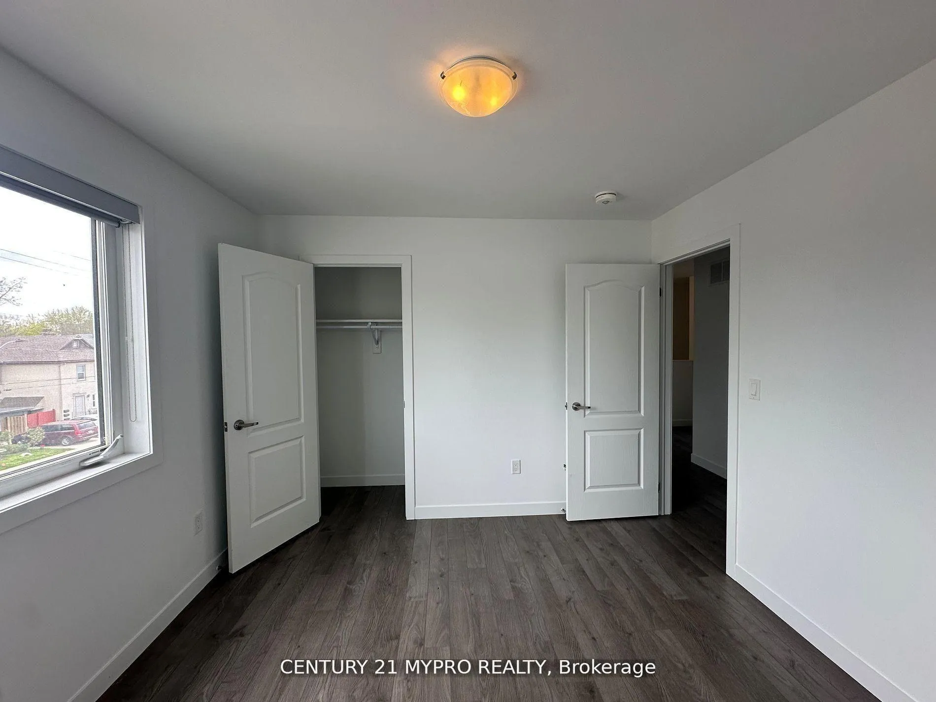 Photo 21 of 27 Denistoun Street, Welland, Broadway — HOMEH