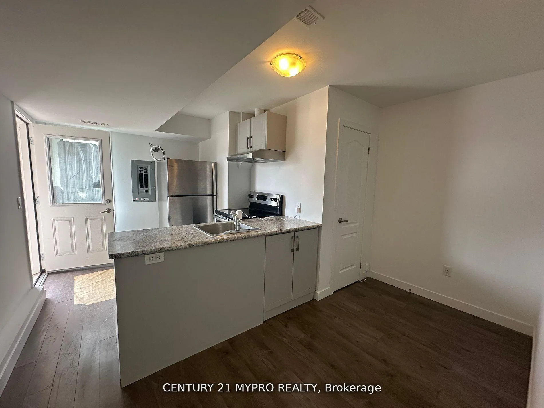 Photo 27 of 27 Denistoun Street, Welland, Broadway — HOMEH