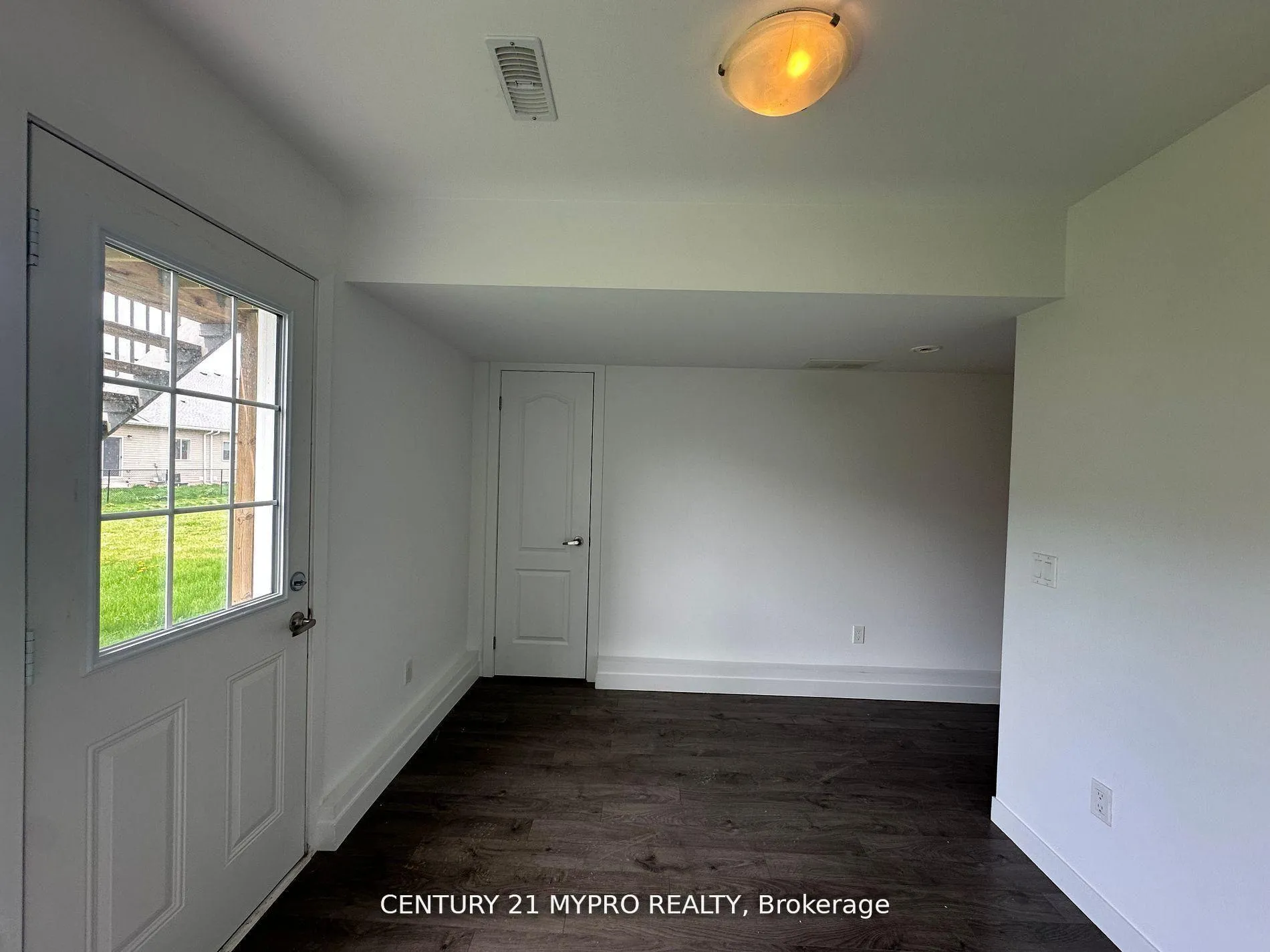 Photo 30 of 27 Denistoun Street, Welland, Broadway — HOMEH