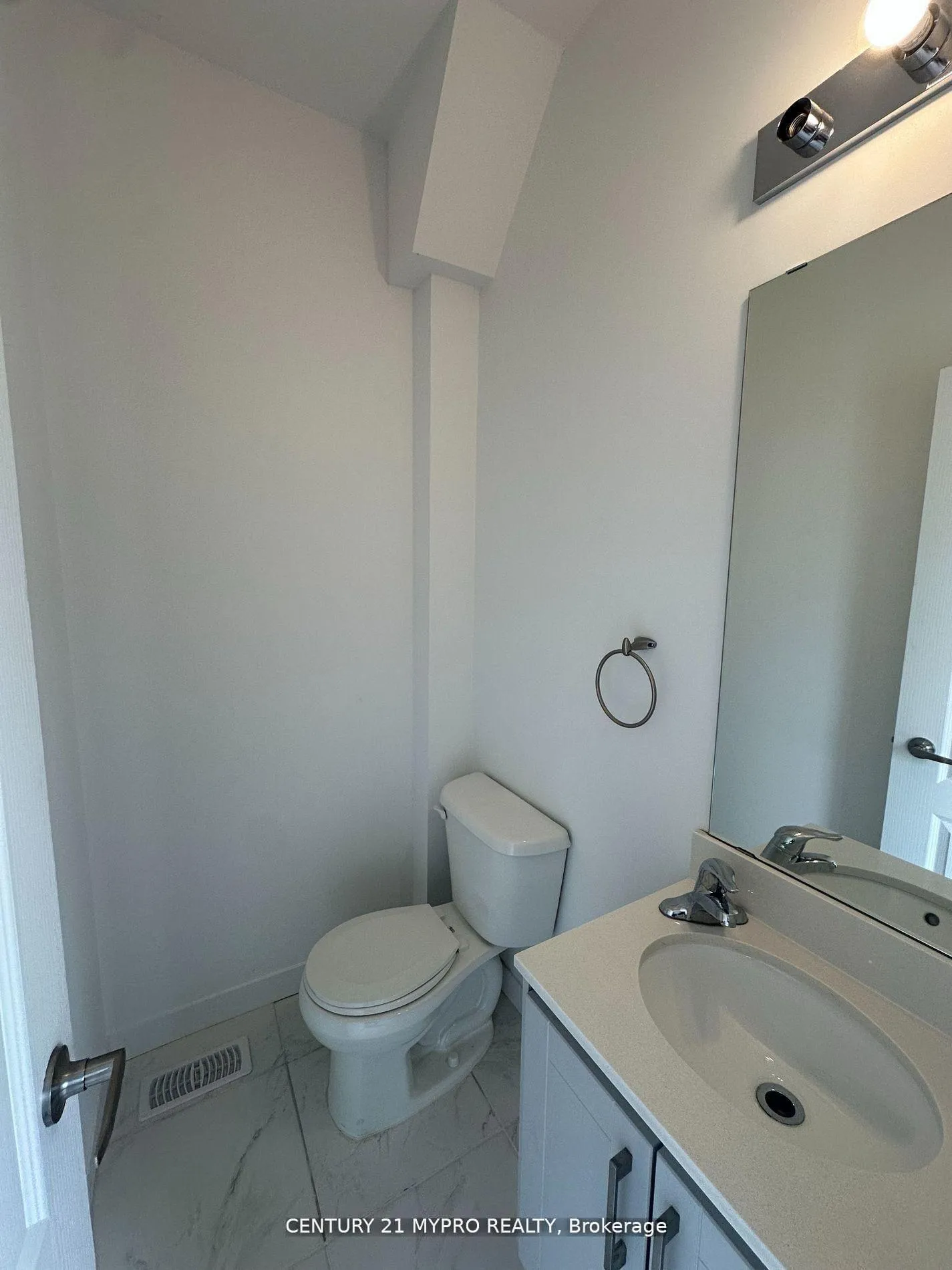 Photo 31 of 27 Denistoun Street, Welland, Broadway — HOMEH
