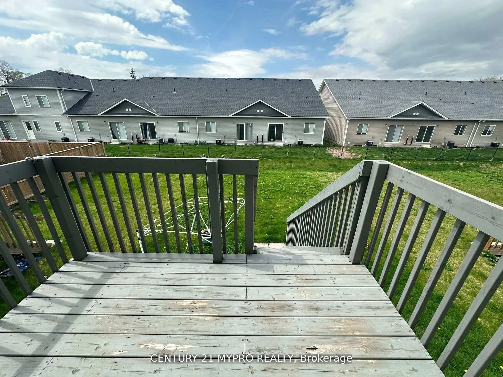 Photo 33 of 27 Denistoun Street, Welland, Broadway — HOMEH