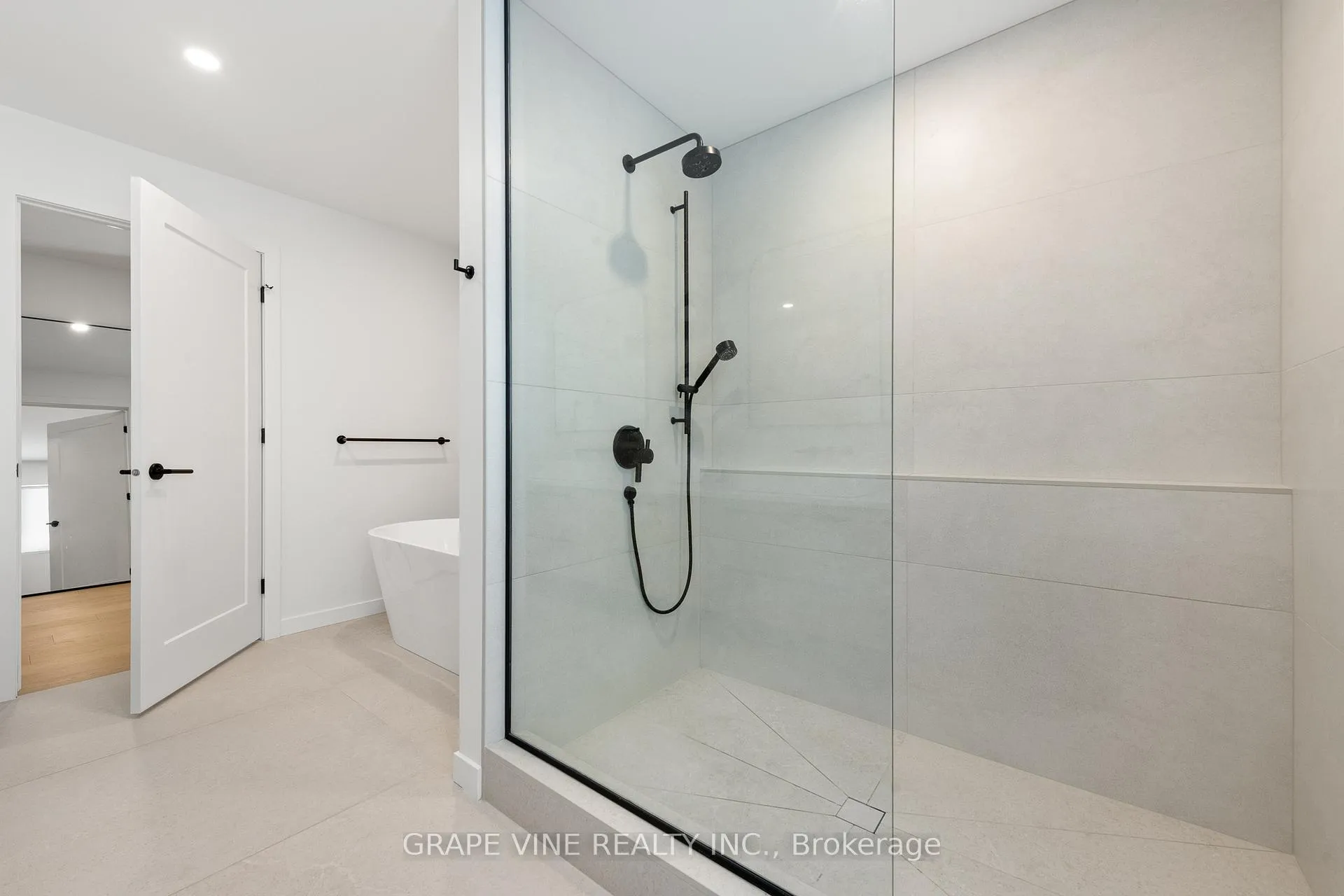 Photo 27 of 1108a Falaise Road, Ottawa, Borden Farm/Stewart Farm/Carleton Heights/Parkwood Hills — HOMEH