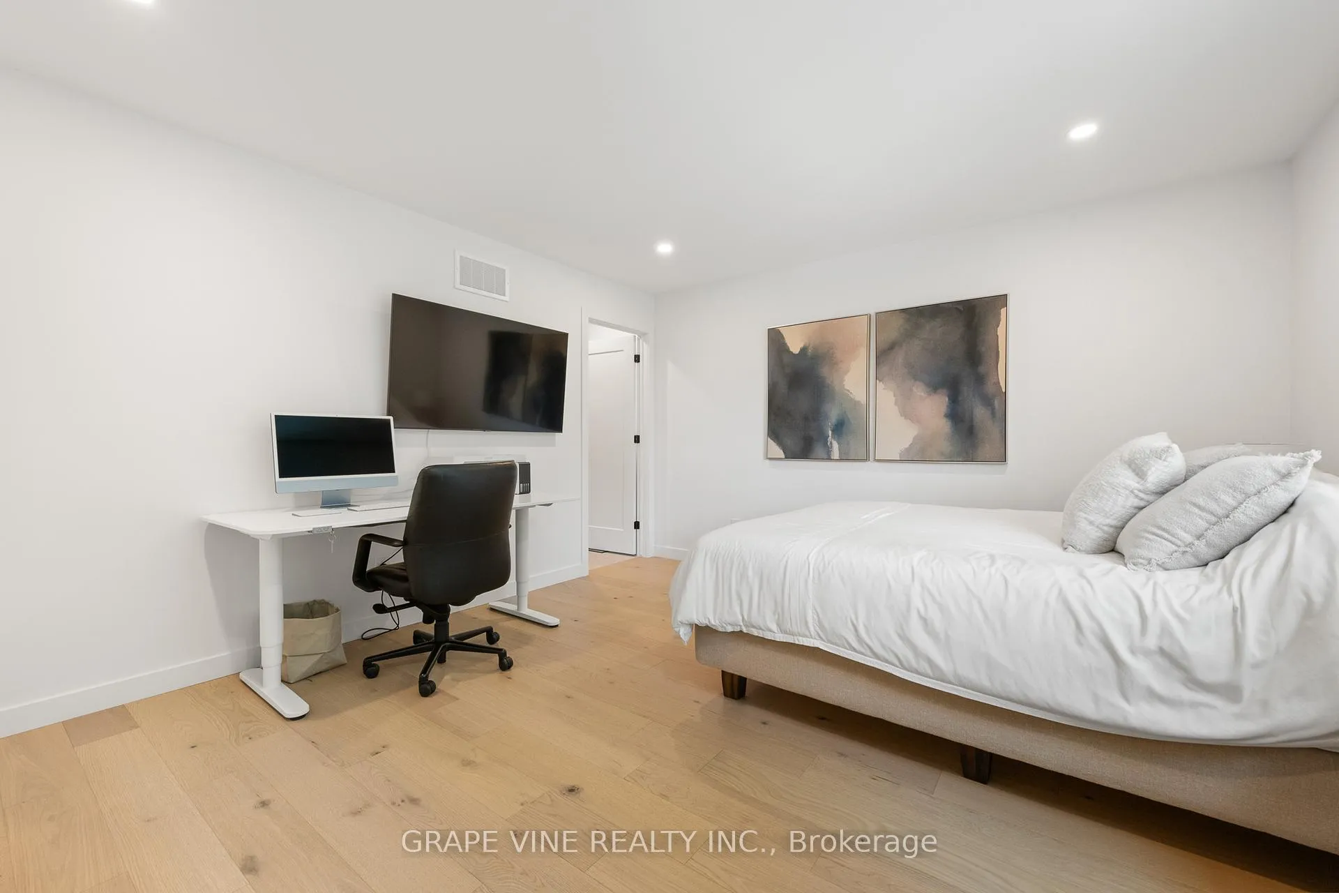 Photo 35 of 1108a Falaise Road, Ottawa, Borden Farm/Stewart Farm/Carleton Heights/Parkwood Hills — HOMEH