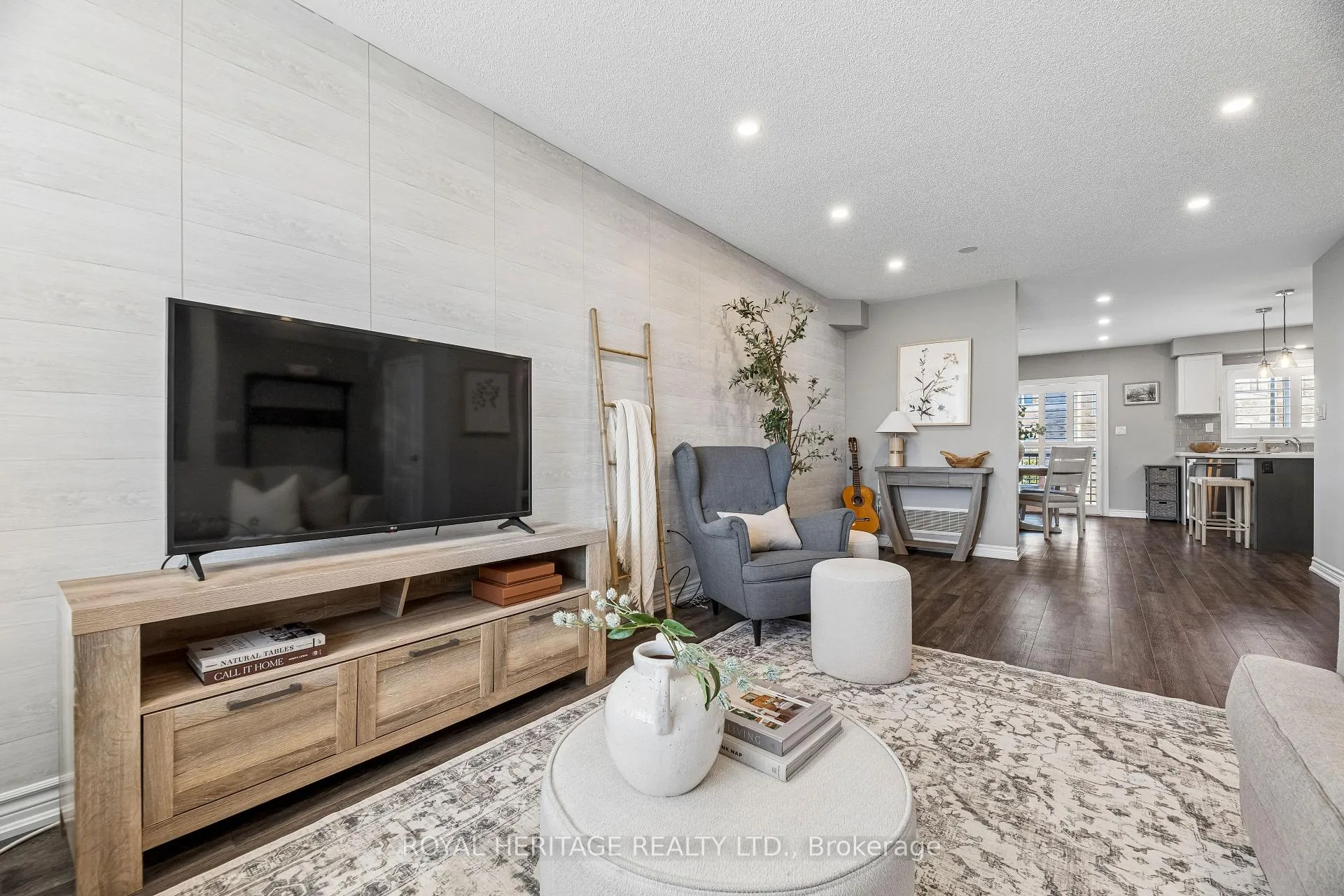 Photo 5 of 54 Streathern Way, Clarington, Bowmanville — HOMEH