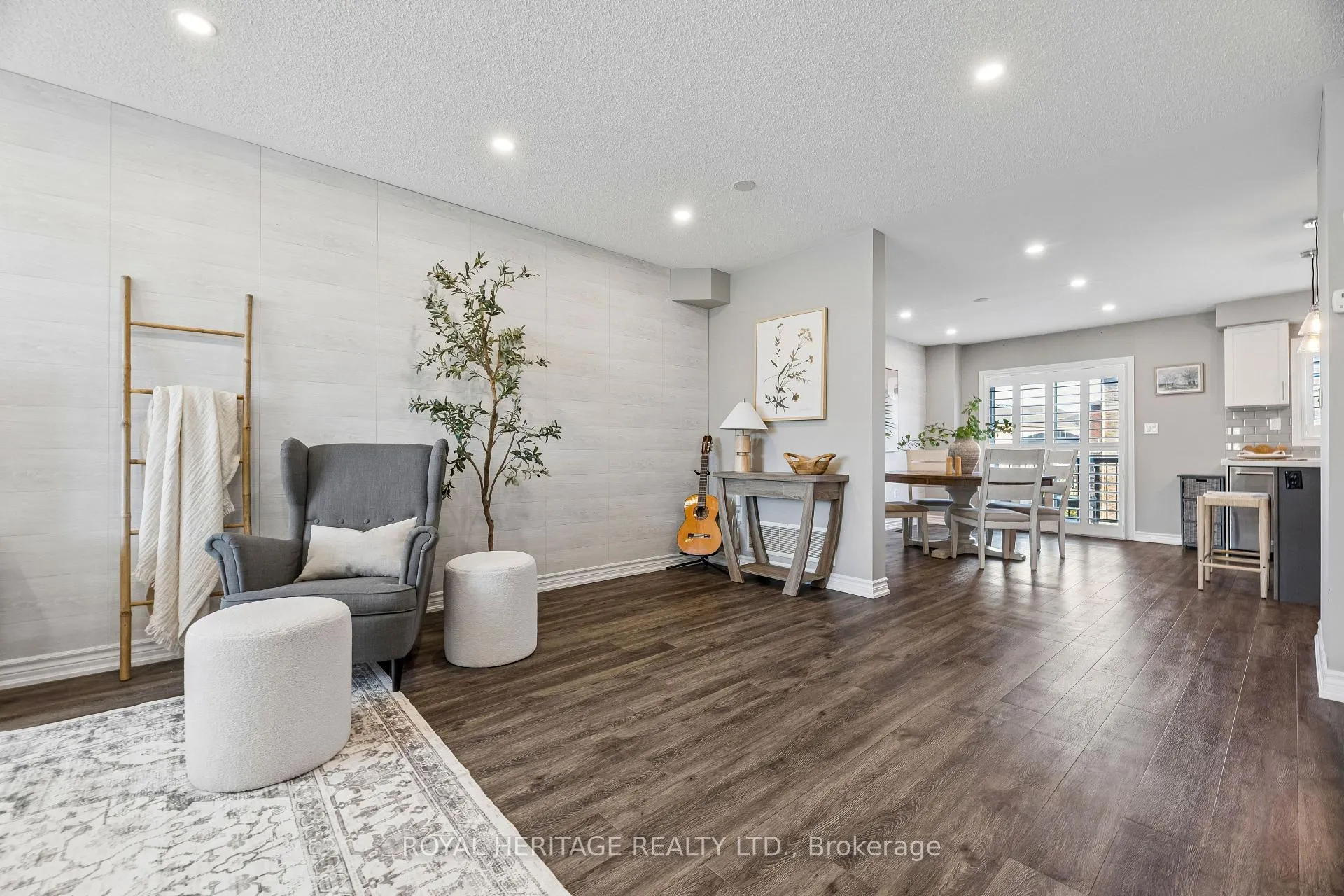 Photo 6 of 54 Streathern Way, Clarington, Bowmanville — HOMEH