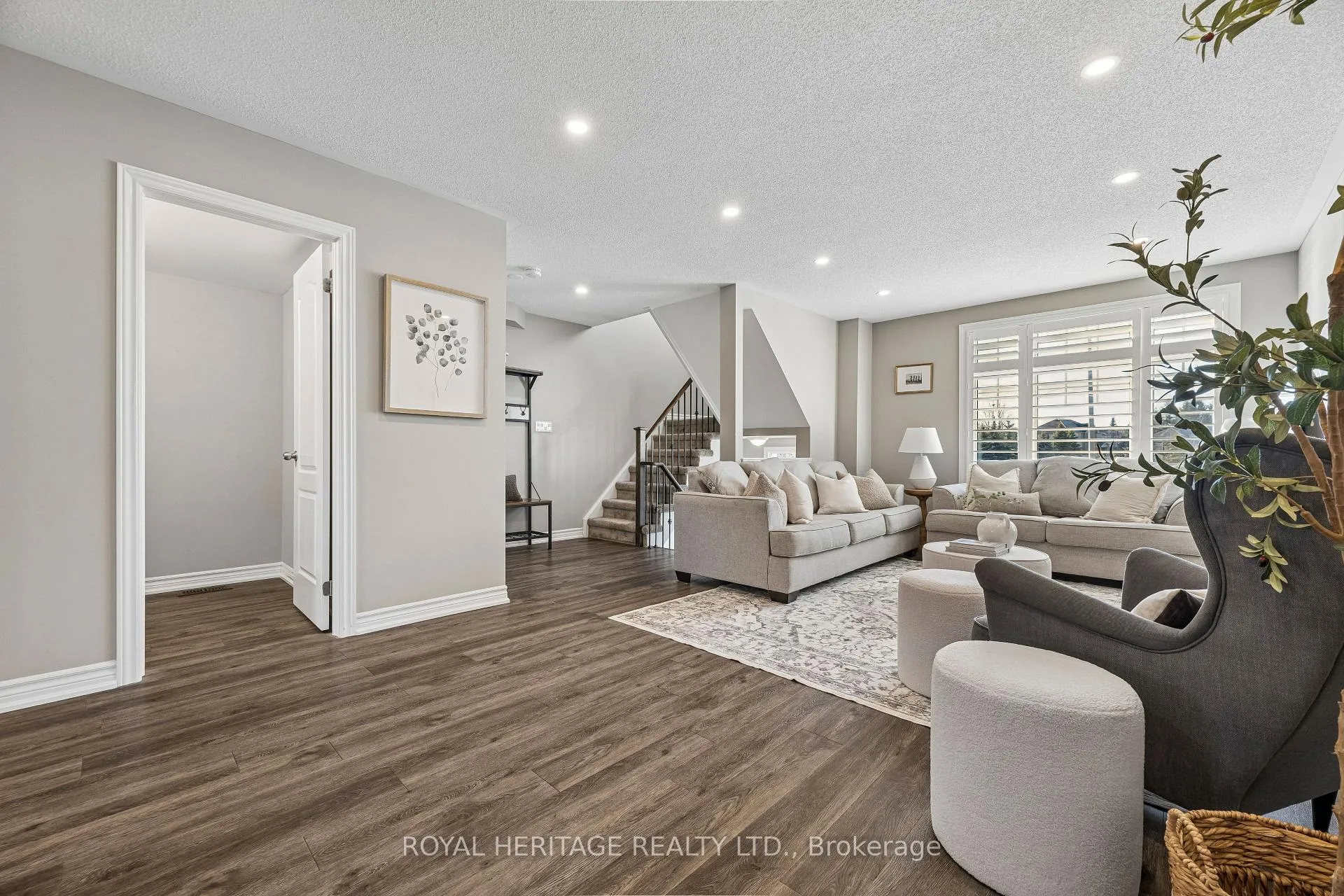 Photo 7 of 54 Streathern Way, Clarington, Bowmanville — HOMEH