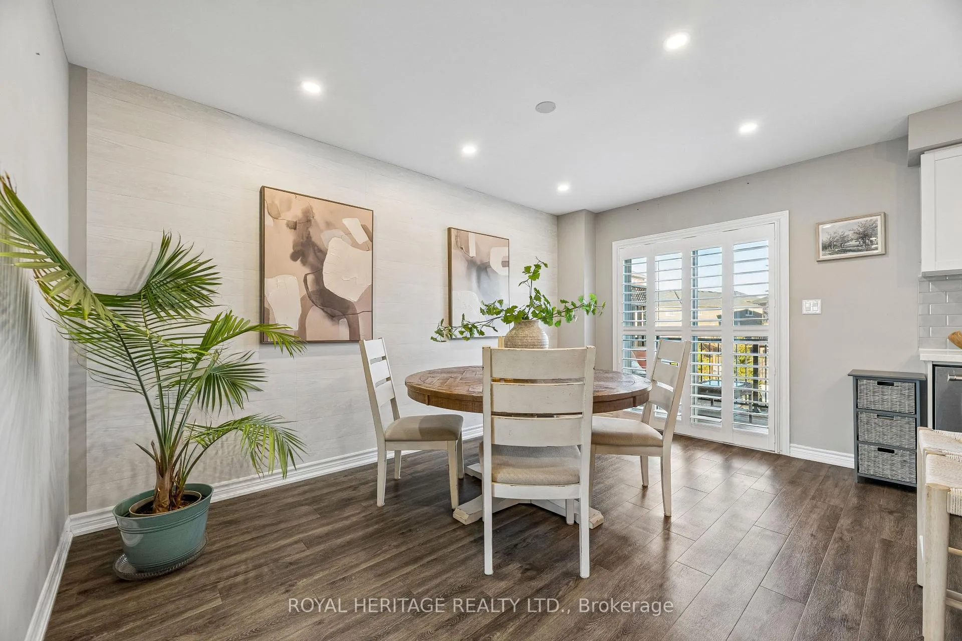 Photo 8 of 54 Streathern Way, Clarington, Bowmanville — HOMEH