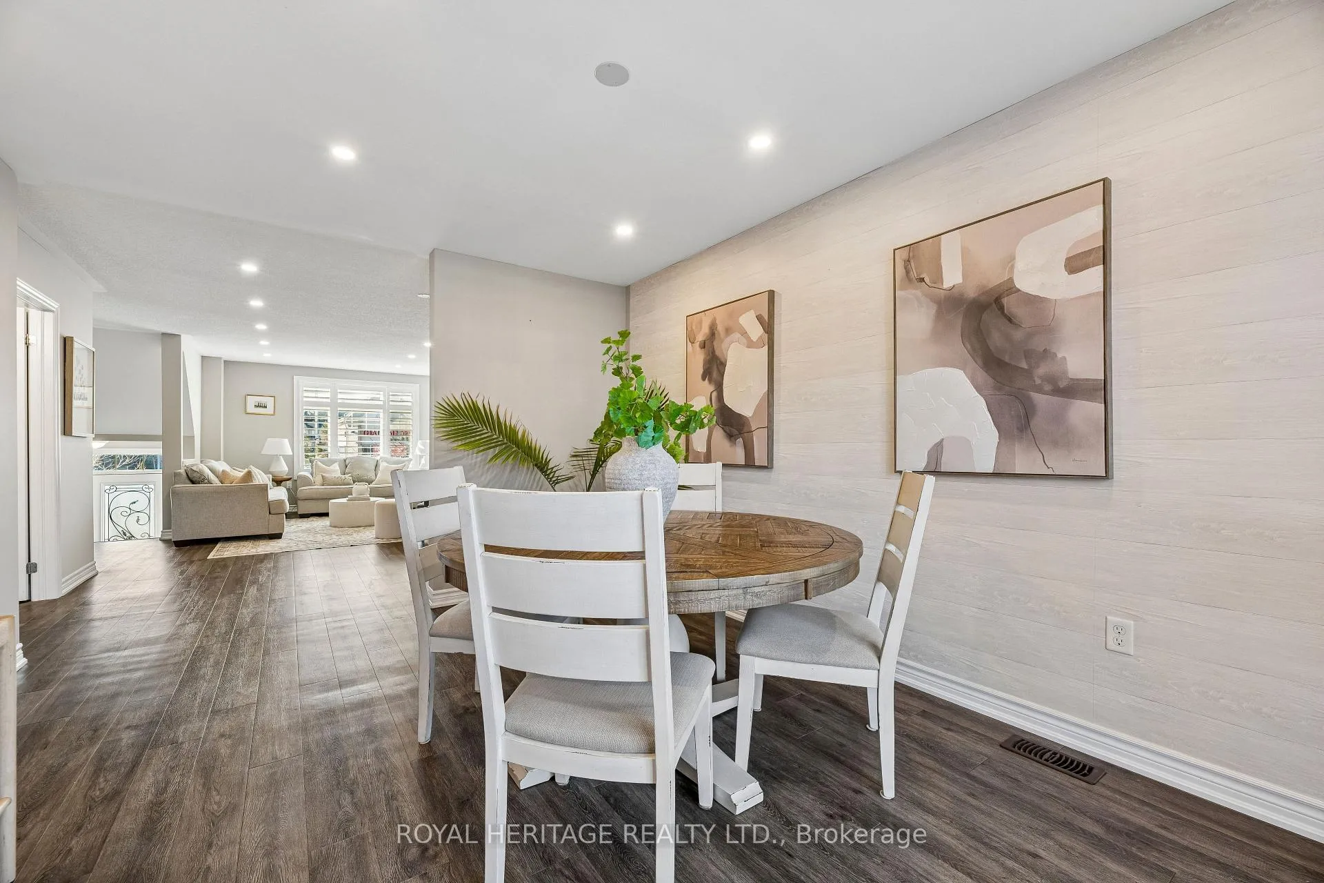 Photo 9 of 54 Streathern Way, Clarington, Bowmanville — HOMEH