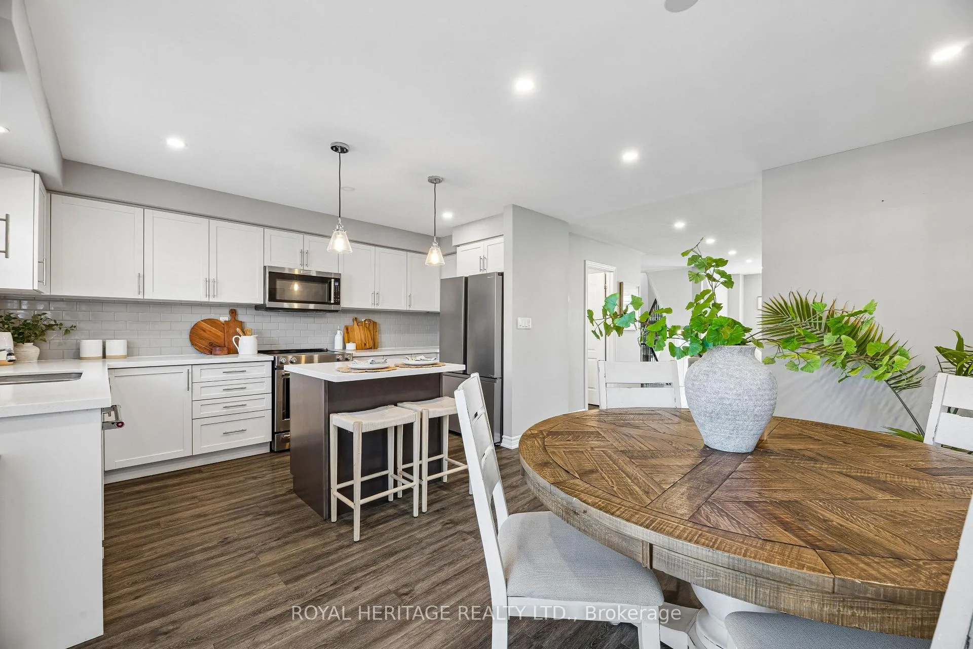 Photo 10 of 54 Streathern Way, Clarington, Bowmanville — HOMEH