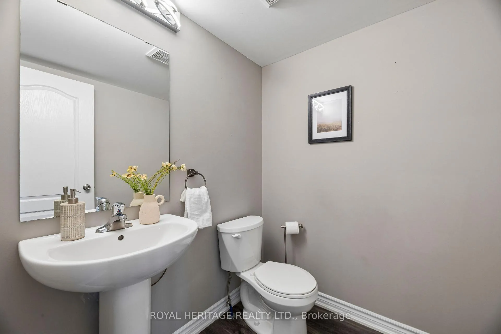 Photo 16 of 54 Streathern Way, Clarington, Bowmanville — HOMEH