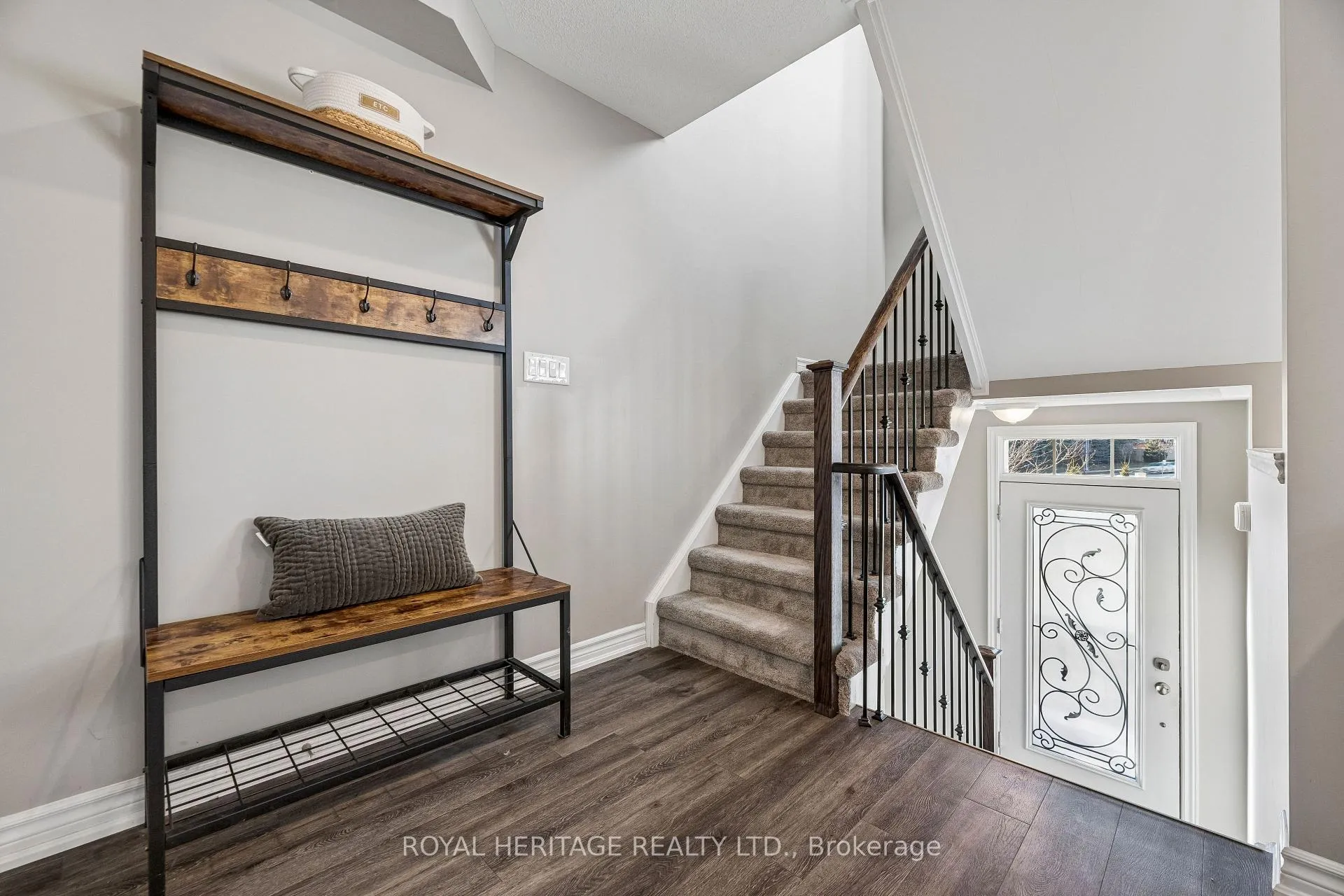 Photo 17 of 54 Streathern Way, Clarington, Bowmanville — HOMEH