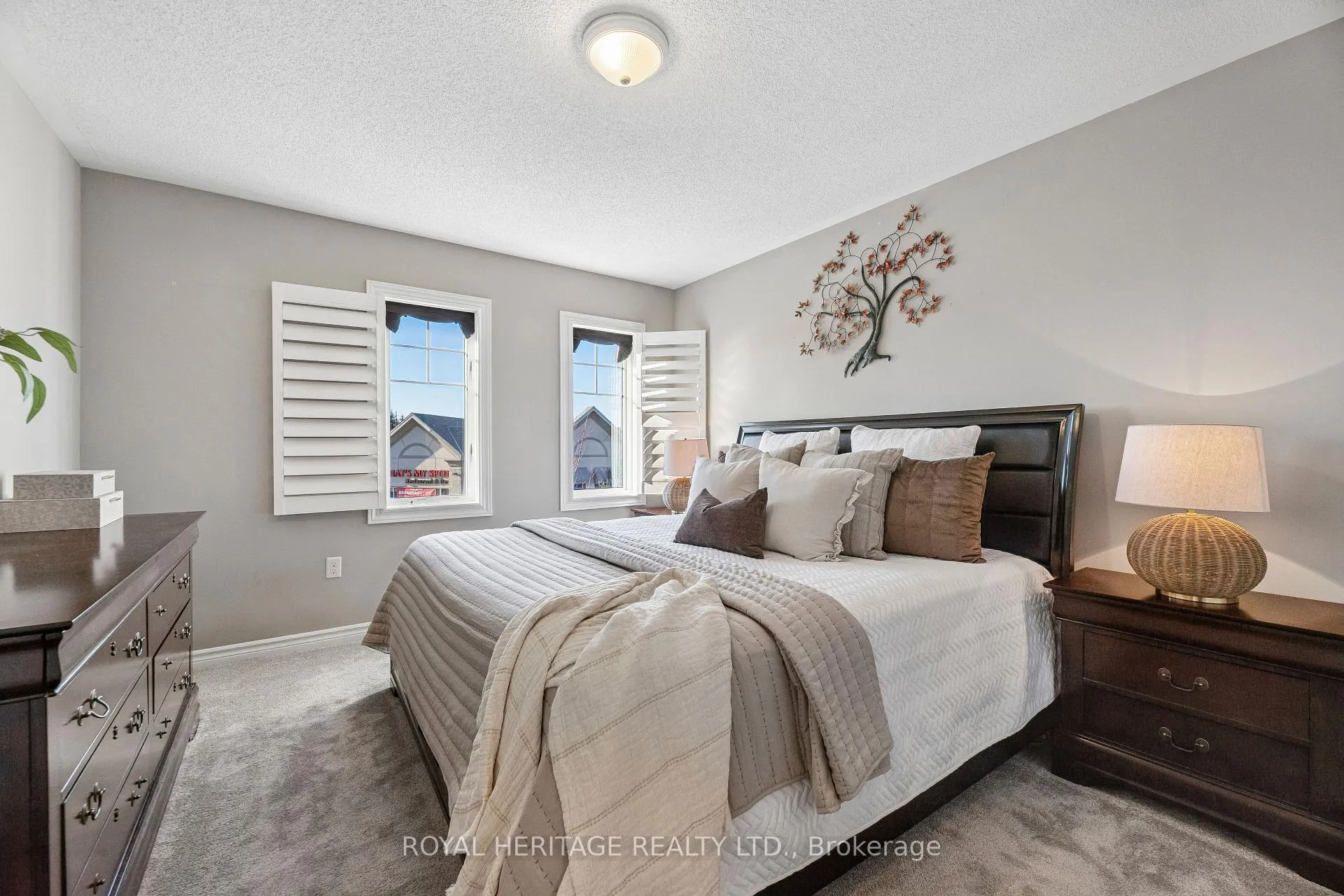 Photo 18 of 54 Streathern Way, Clarington, Bowmanville — HOMEH