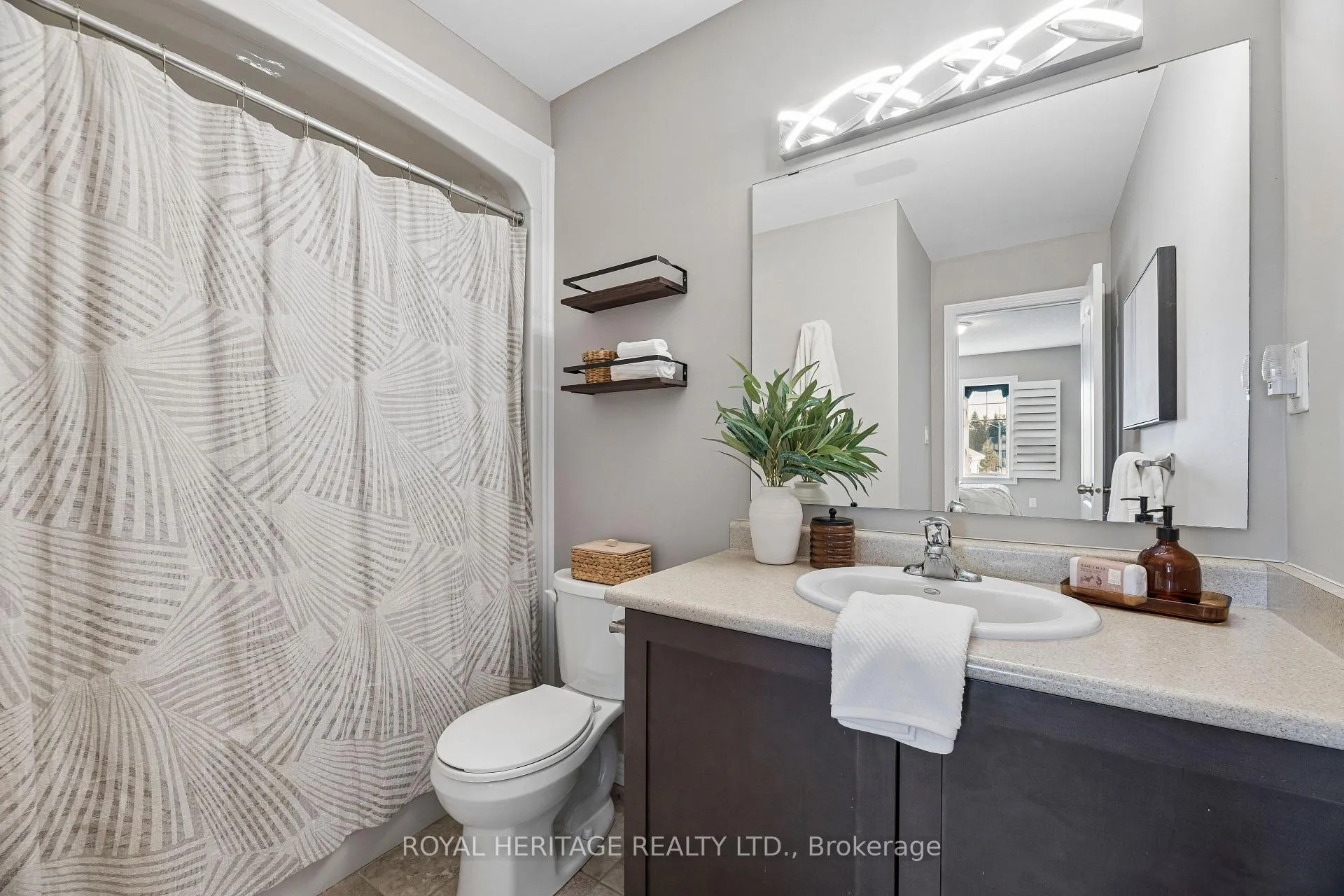 Photo 19 of 54 Streathern Way, Clarington, Bowmanville — HOMEH