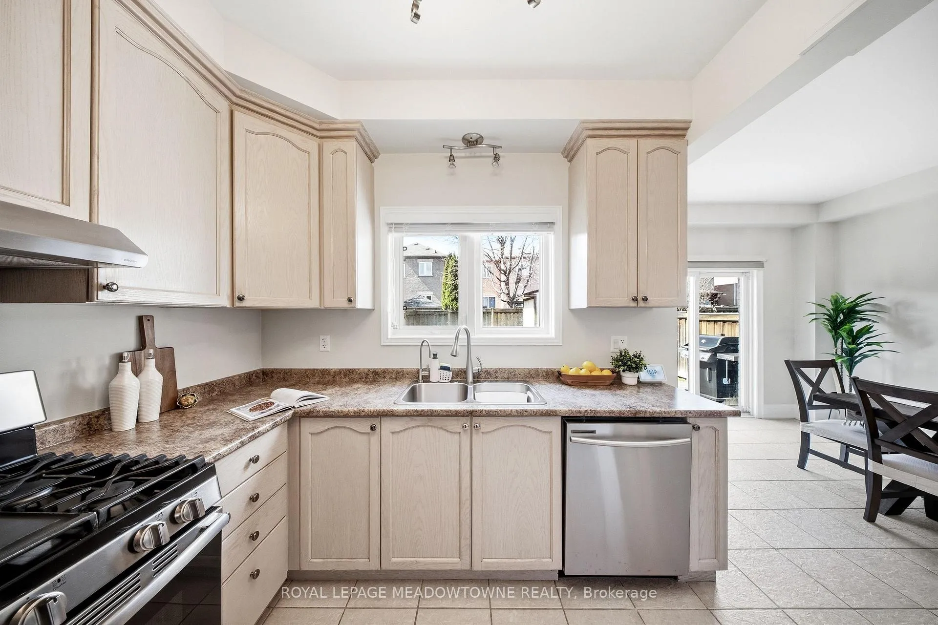 Photo 21 of 14 Eagleview Way, Halton Hills, Georgetown — HOMEH