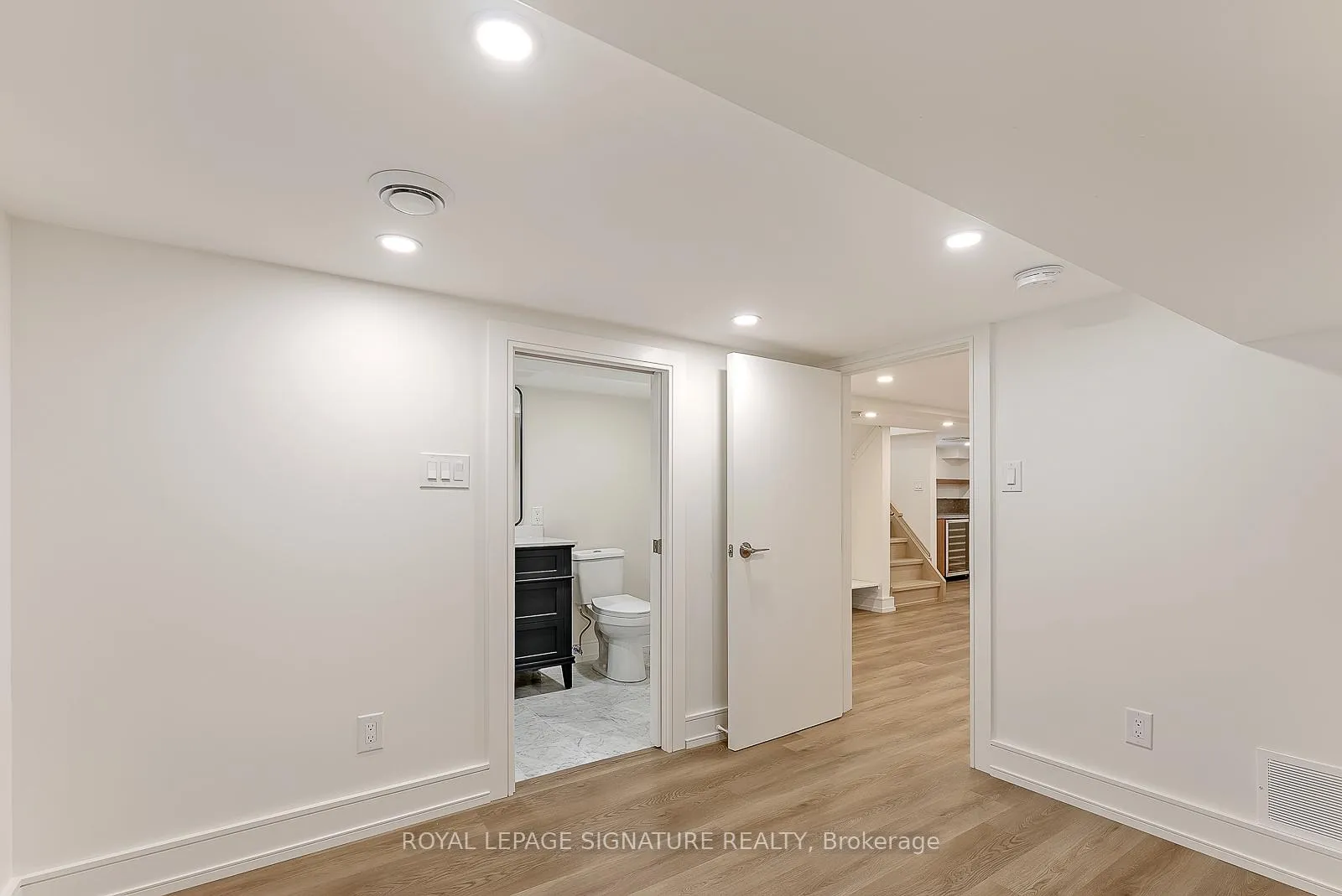 Photo 27 of 476 Briar Hill Avenue, Toronto, Lawrence Park South — HOMEH