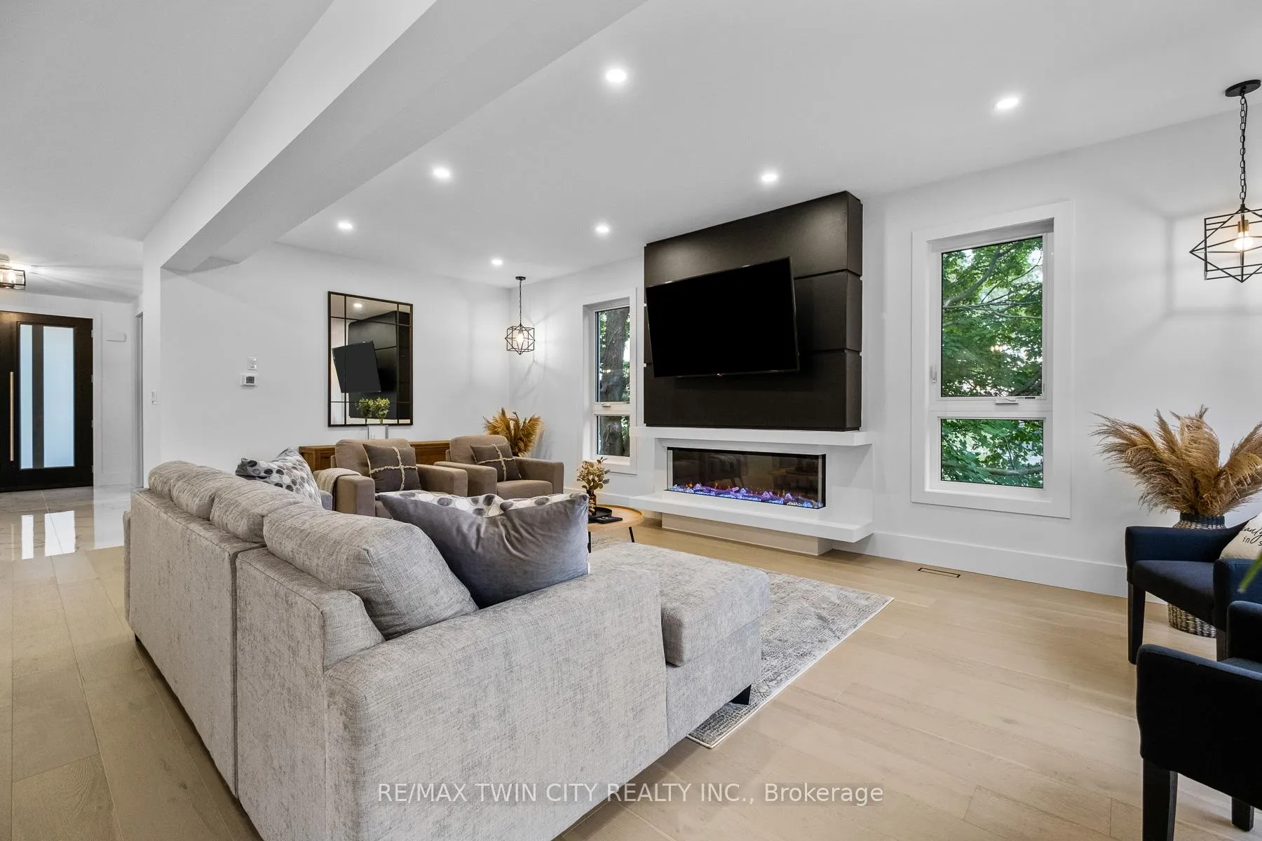 Photo 9 of 1207 Queen St Street N, Wilmot — HOMEH