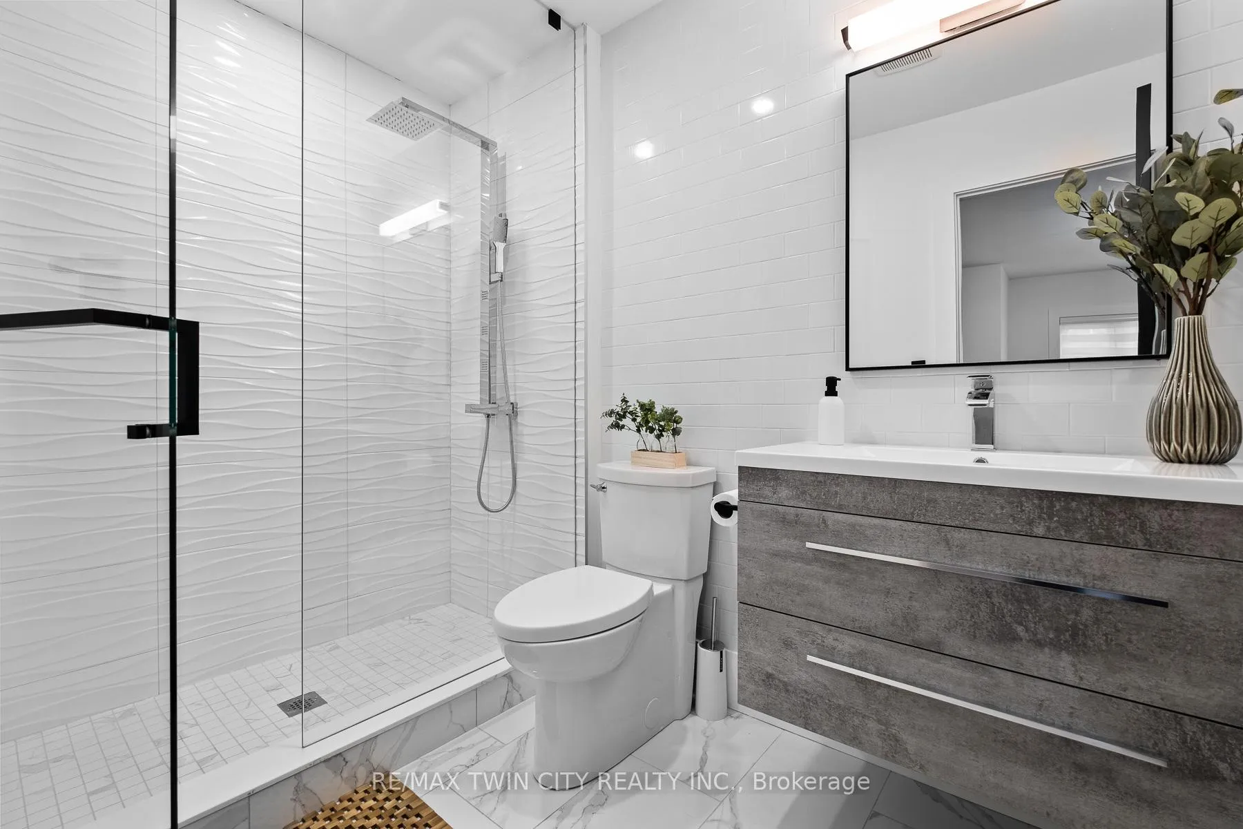 Photo 17 of 1207 Queen St Street N, Wilmot — HOMEH