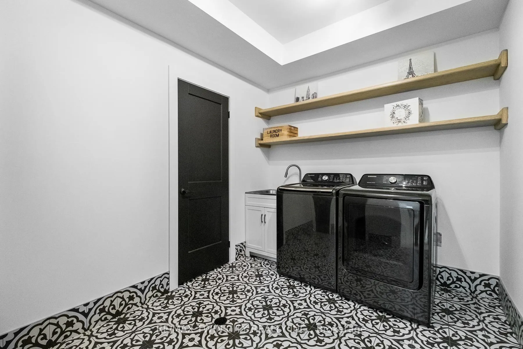 Photo 33 of 1207 Queen St Street N, Wilmot — HOMEH