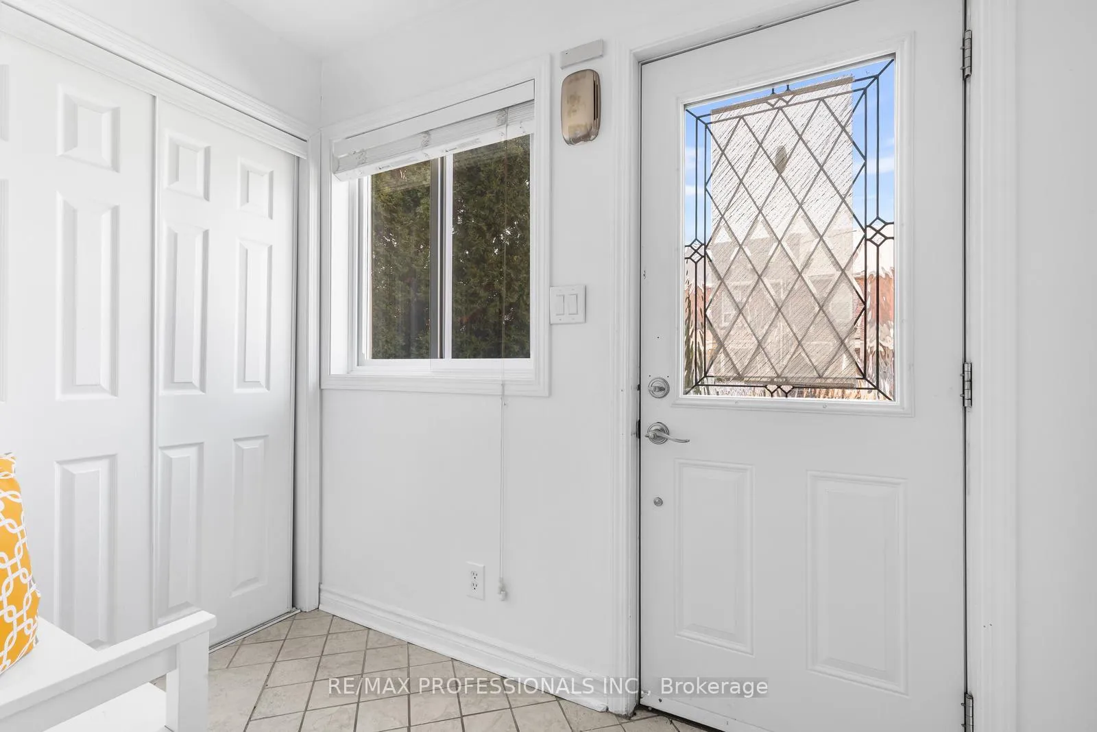 Photo 3 of 1 Gray Avenue, Toronto, Rockcliffe-Smythe — HOMEH