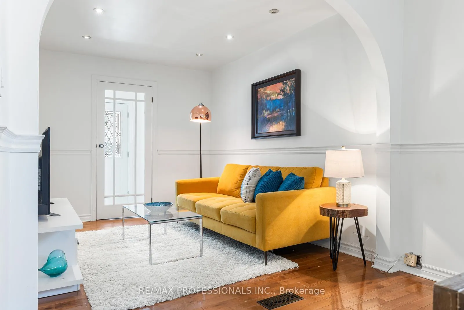 Photo 4 of 1 Gray Avenue, Toronto, Rockcliffe-Smythe — HOMEH