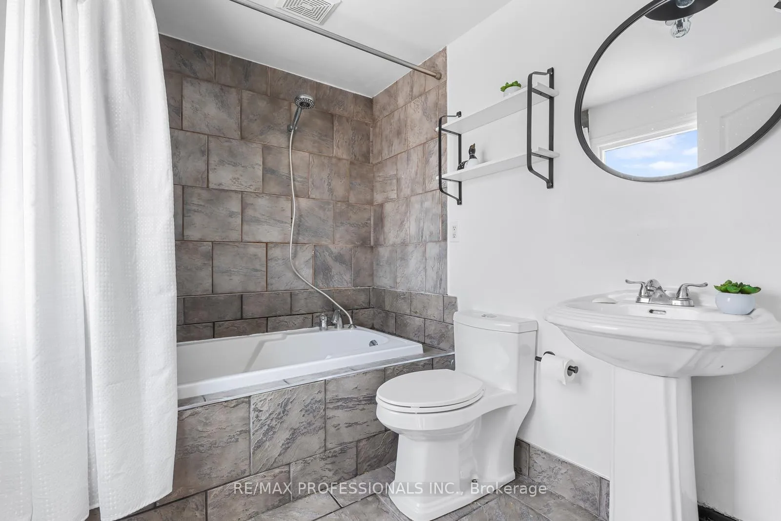 Photo 19 of 1 Gray Avenue, Toronto, Rockcliffe-Smythe — HOMEH