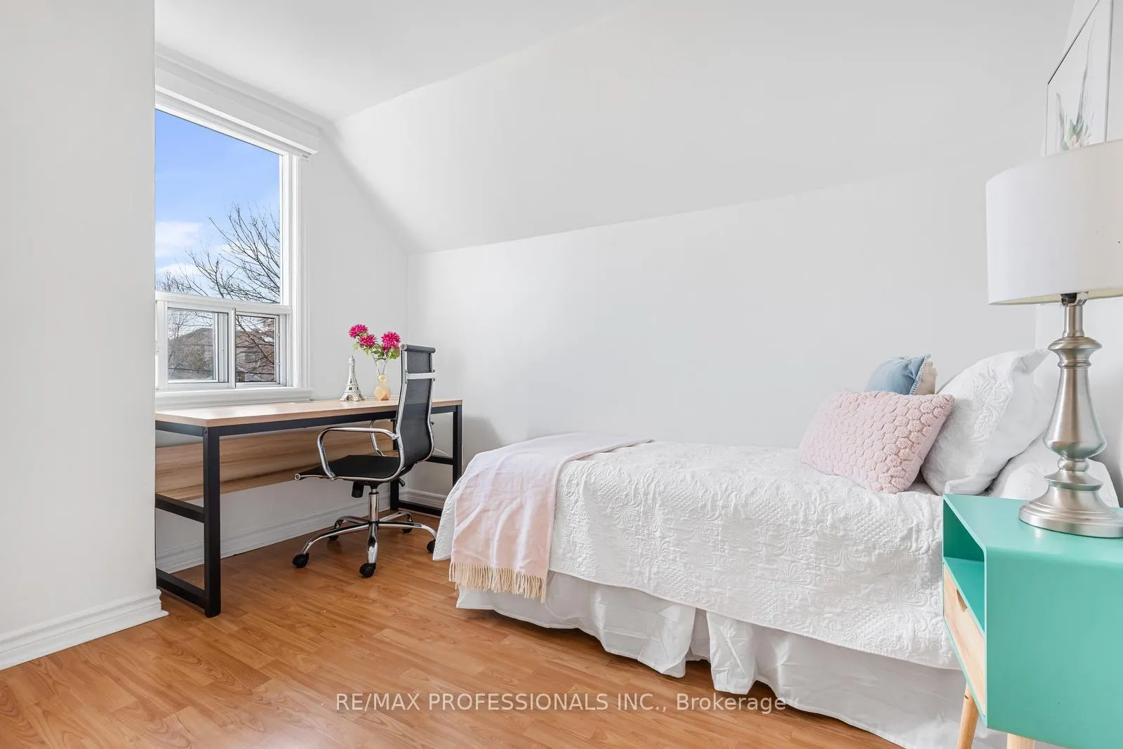Photo 24 of 1 Gray Avenue, Toronto, Rockcliffe-Smythe — HOMEH
