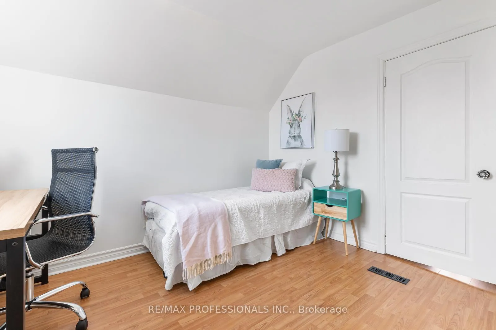 Photo 26 of 1 Gray Avenue, Toronto, Rockcliffe-Smythe — HOMEH