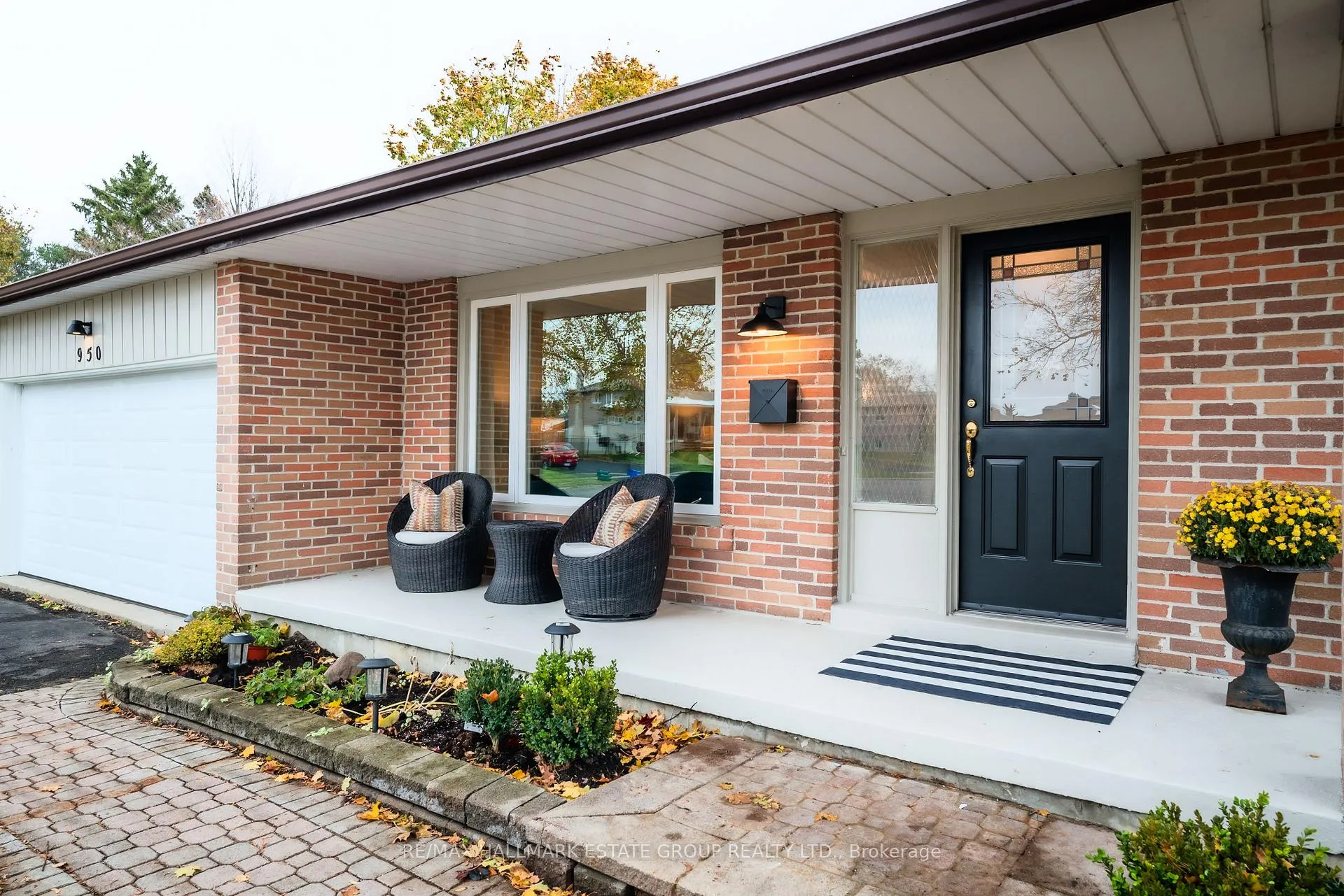 Photo 2 of 950 Bayshore Court, Pickering, Dunbarton — HOMEH