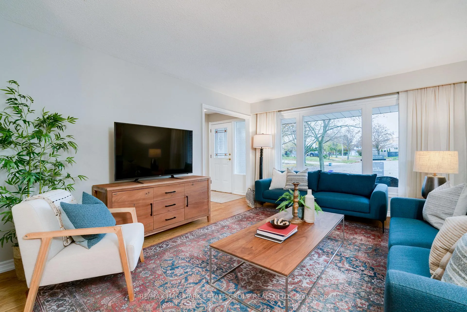 Photo 7 of 950 Bayshore Court, Pickering, Dunbarton — HOMEH