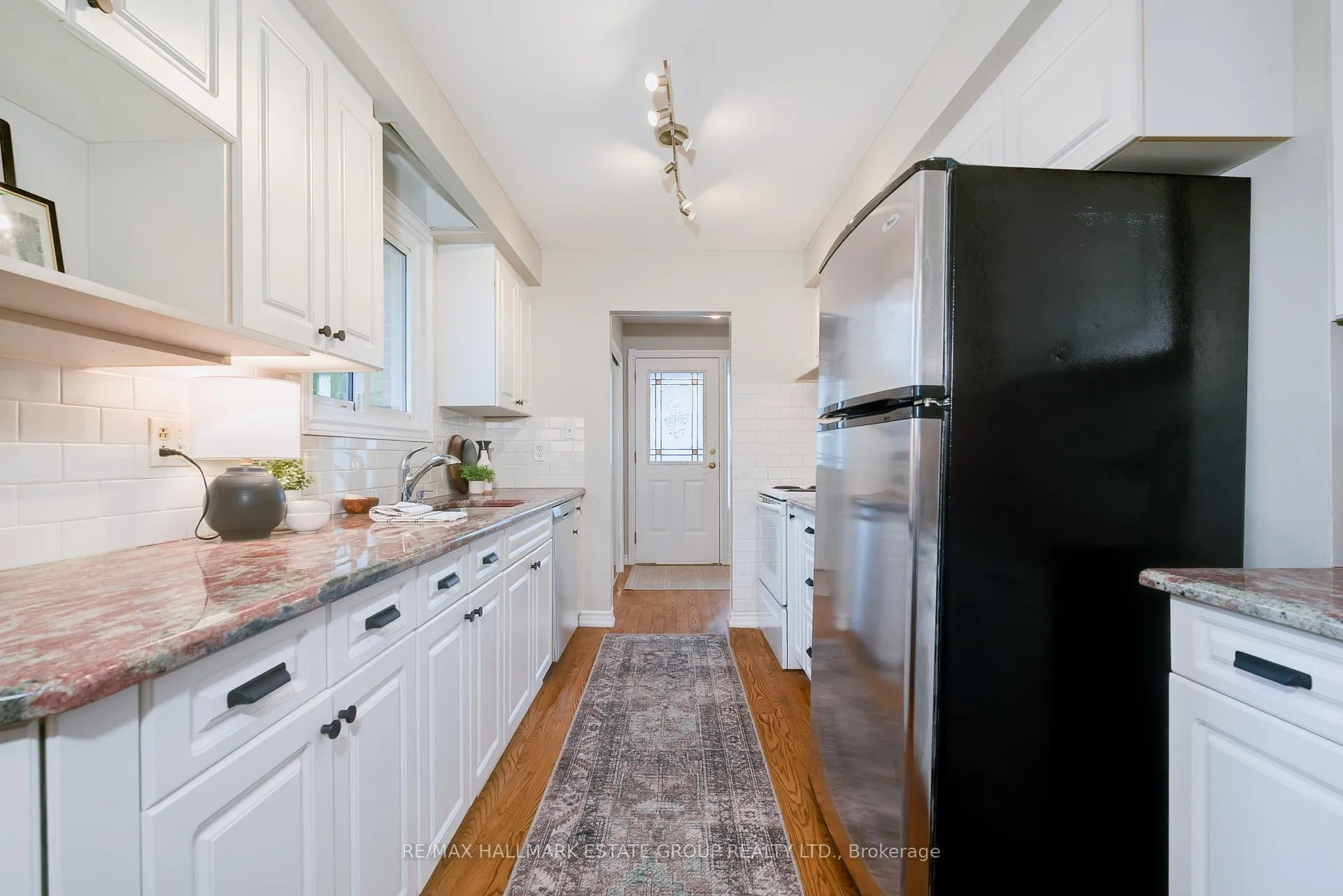 Photo 11 of 950 Bayshore Court, Pickering, Dunbarton — HOMEH