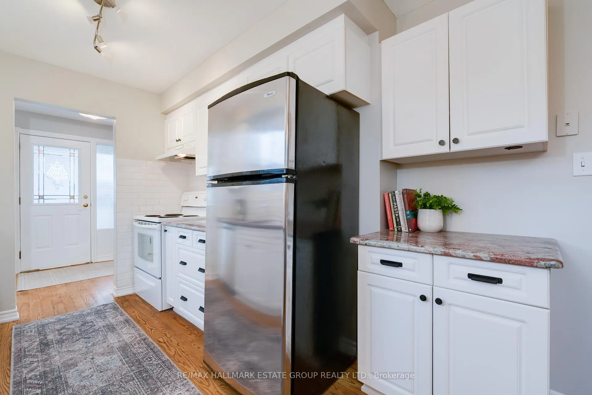 Photo 13 of 950 Bayshore Court, Pickering, Dunbarton — HOMEH