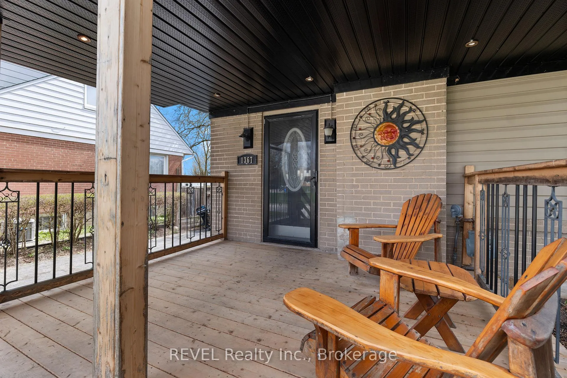 Photo 2 of 1367 St Marys Crescent, Burlington, Mountainside — HOMEH